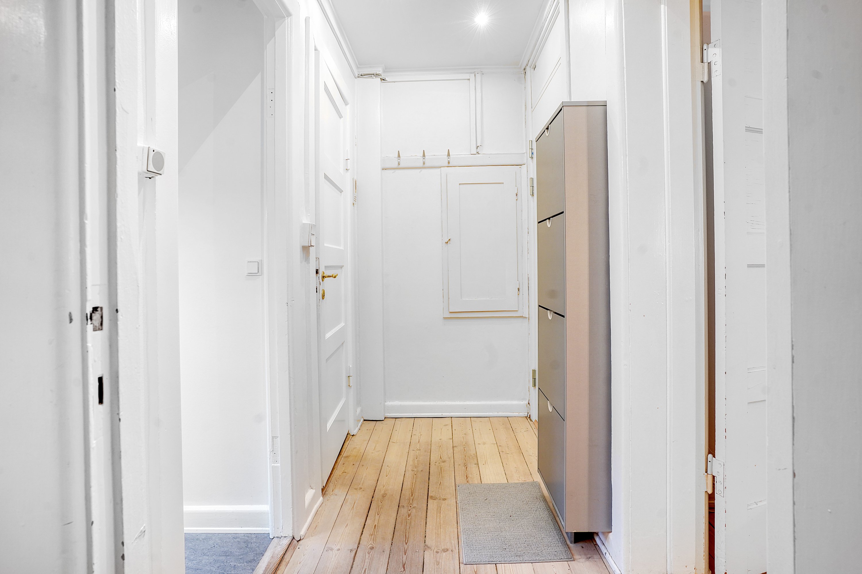 Fremhævet entré billede i fuldskærmstilstand. Billede af Lauravej 23, 2. tv., 2500 Valby