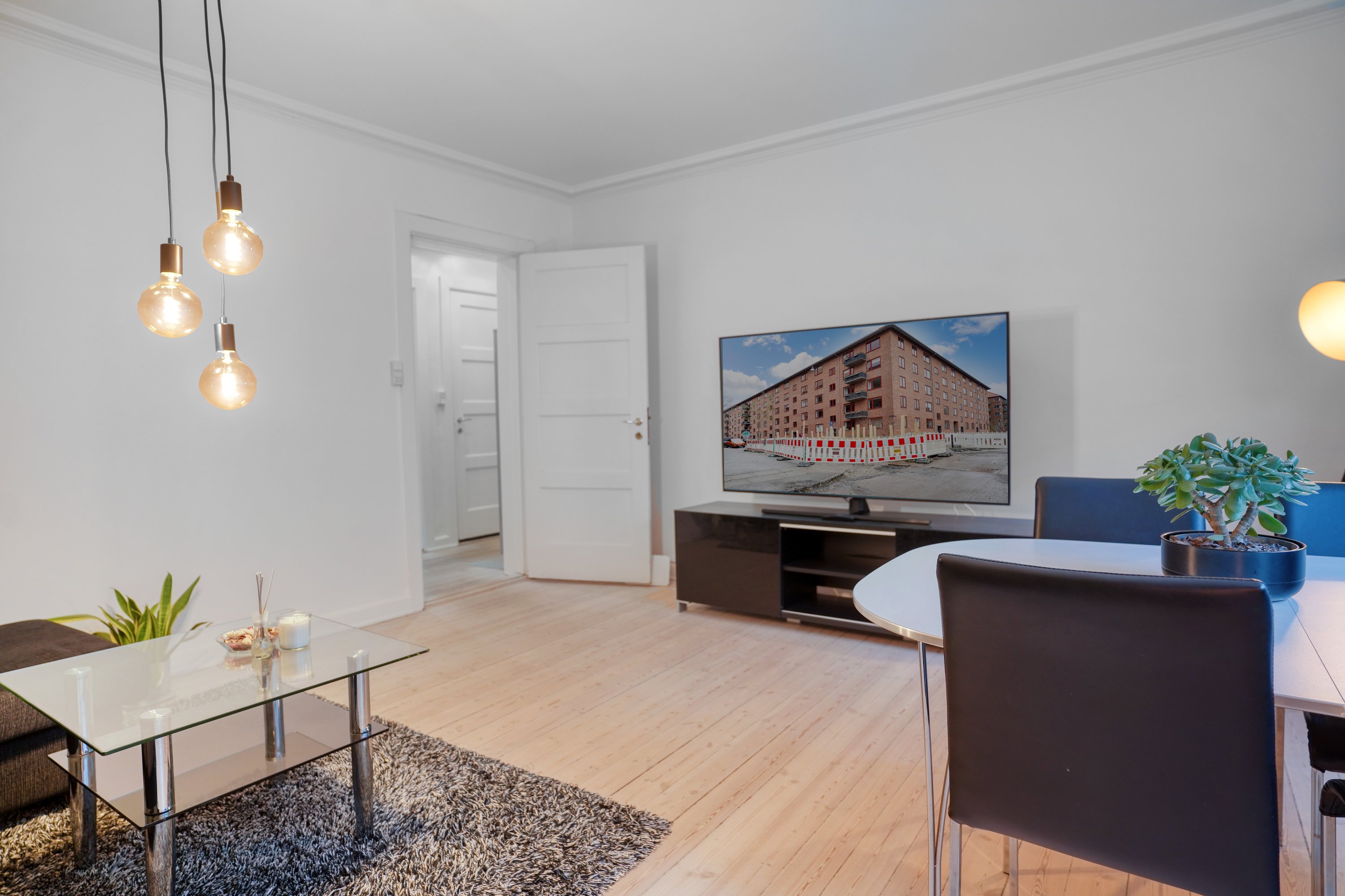 Fremhævet stue billede i fuldskærmstilstand. Billede af Lauravej 23, 2. tv., 2500 Valby