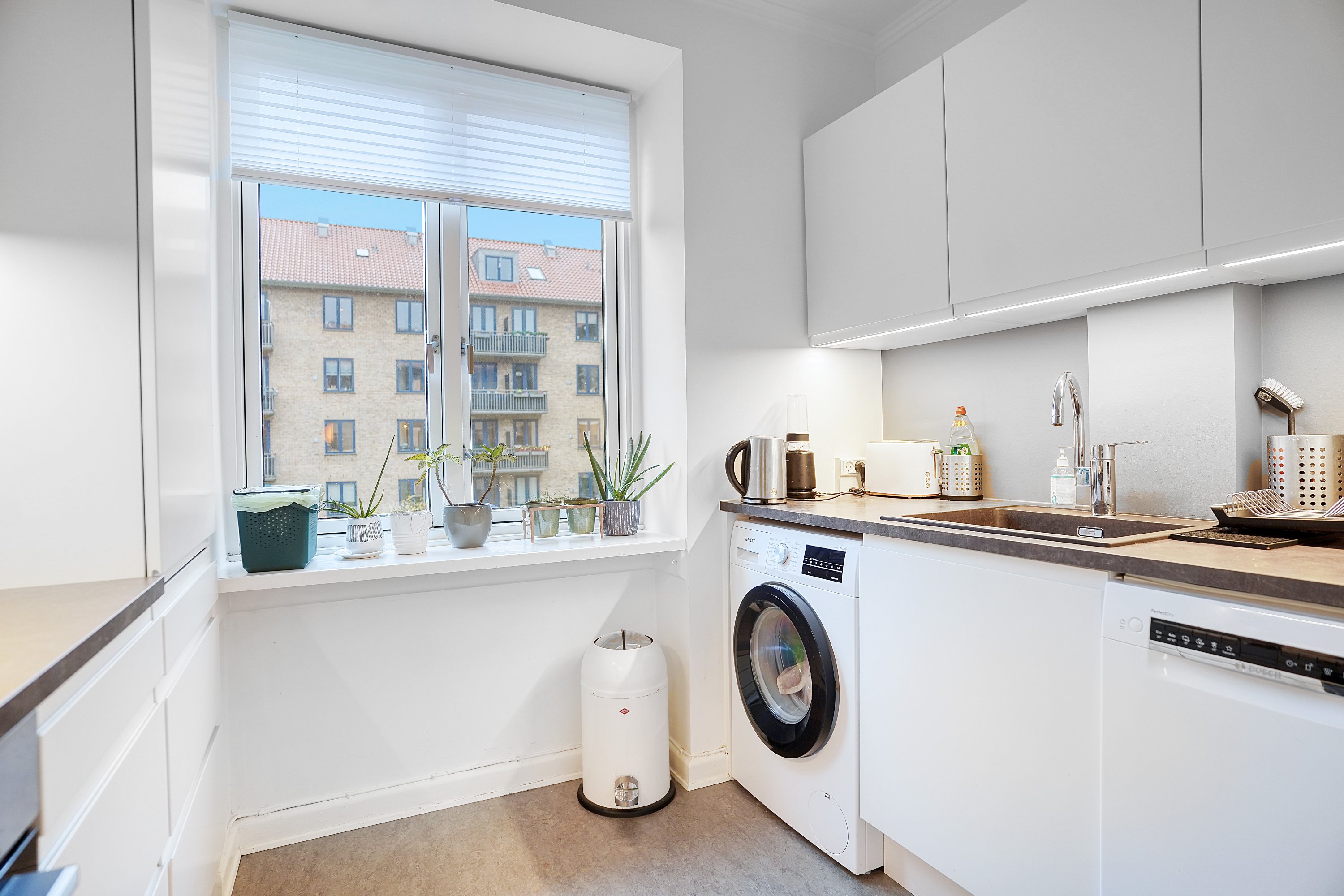 Fremhævet køkken billede i fuldskærmstilstand. Billede af Lauravej 23, 2. tv., 2500 Valby