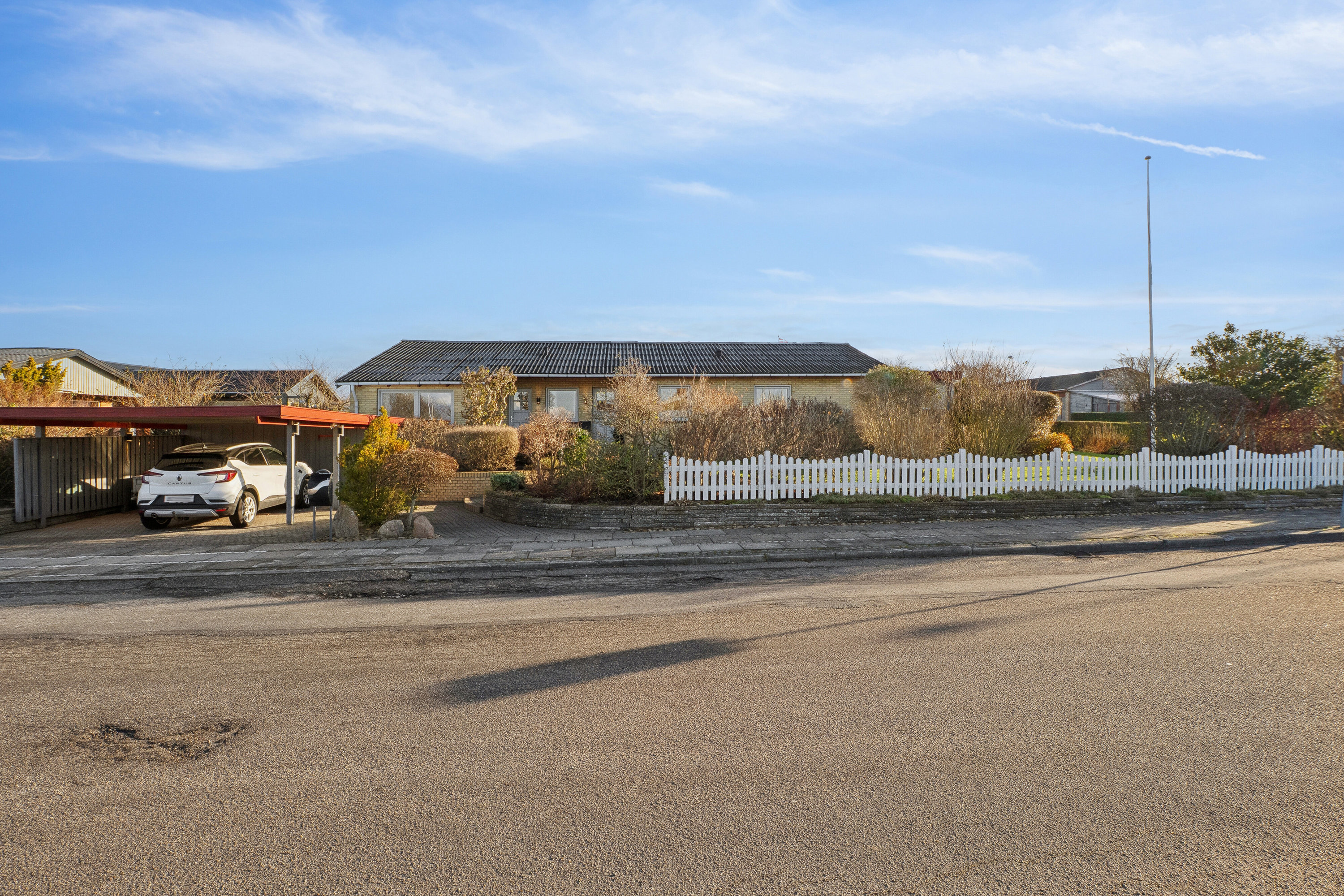 Fremhævet set fra vejen billede i fuldskærmstilstand. Billede af Skolevænget 34, Tingstrup, 7700 Thisted