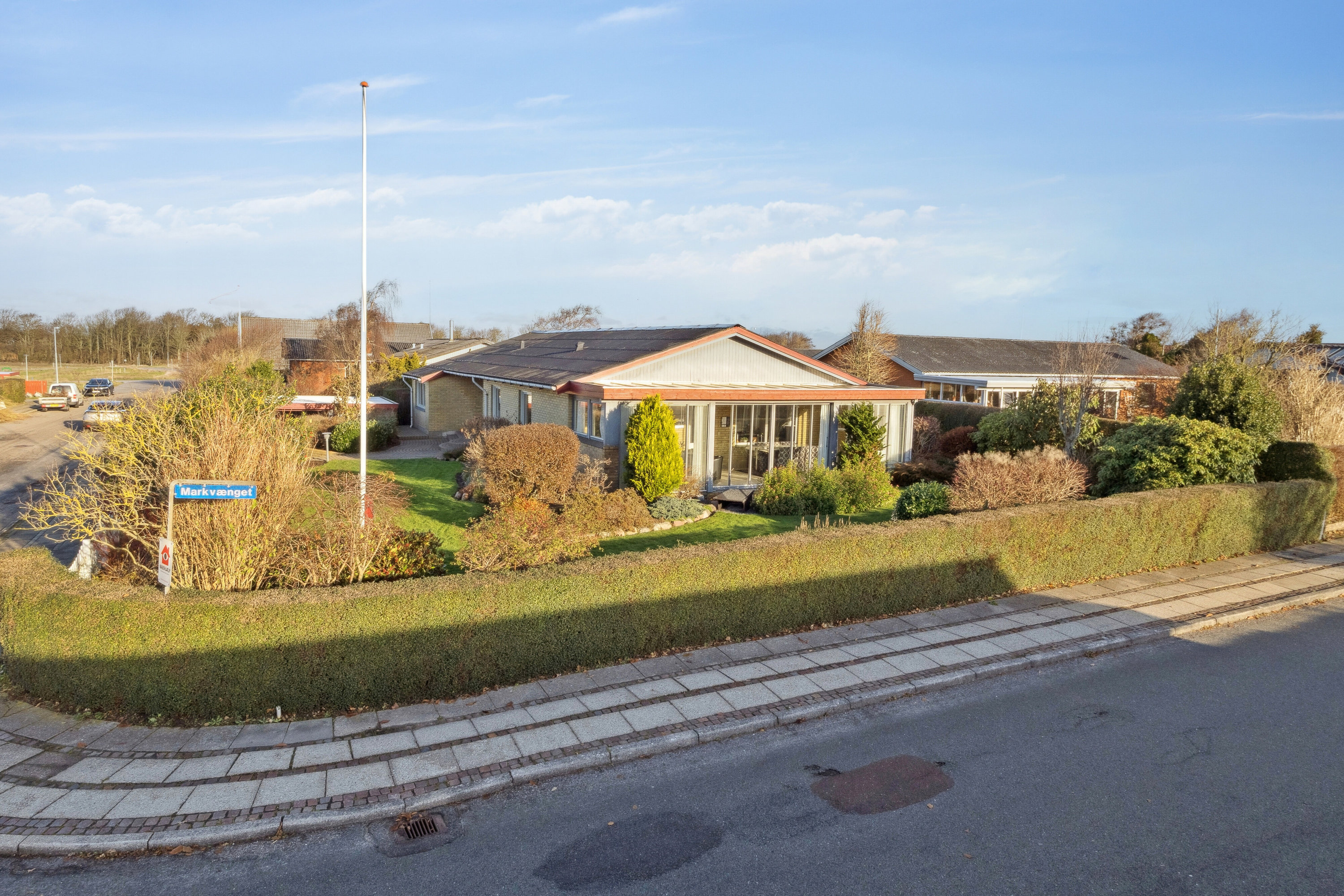 Fremhævet set fra haven billede i fuldskærmstilstand. Billede af Skolevænget 34, Tingstrup, 7700 Thisted