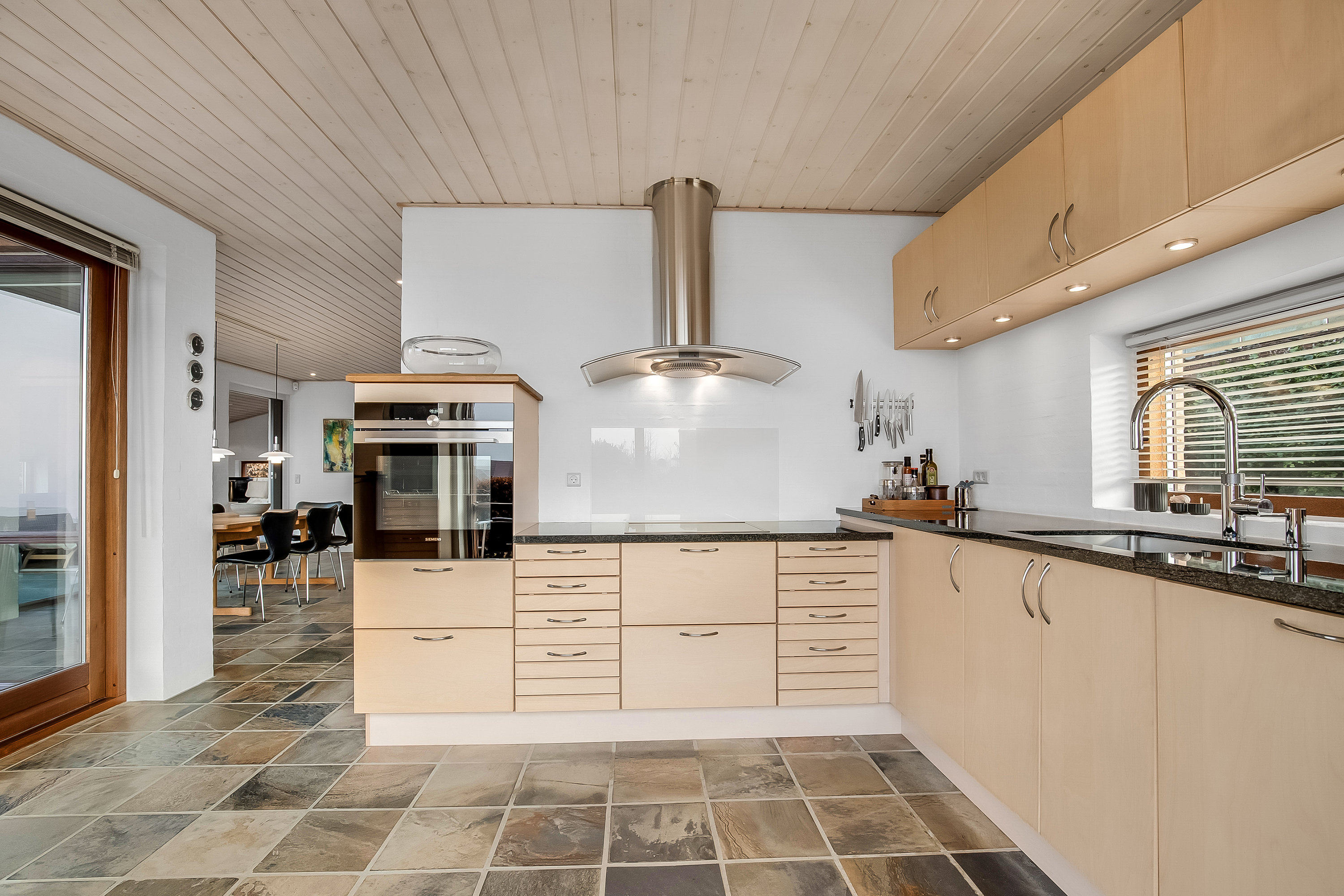 Fremhævet køkken billede i fuldskærmstilstand. Billede af Krintelsvej 8, 7120 Vejle Øst