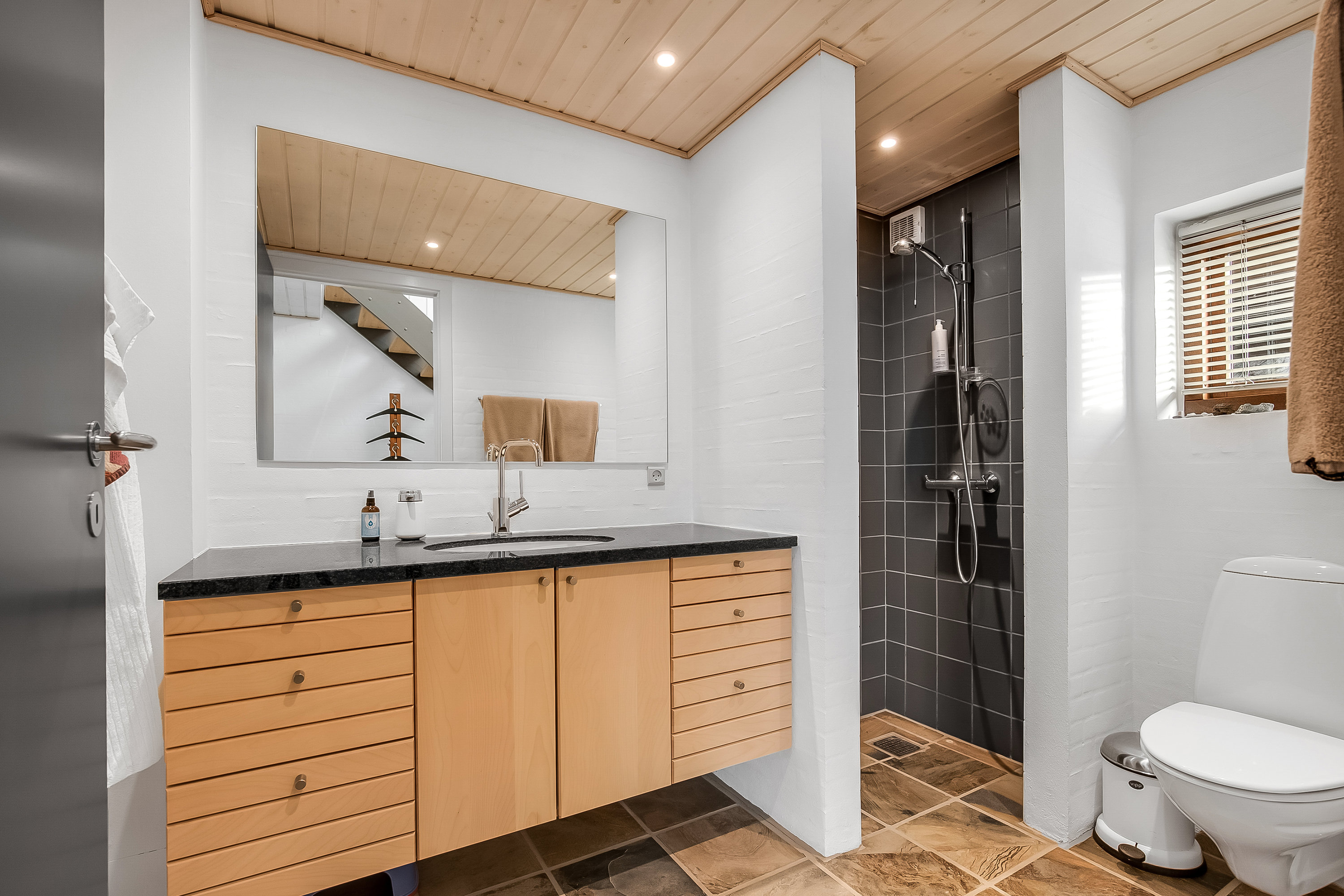 Fremhævet badeværelse billede i fuldskærmstilstand. Billede af Krintelsvej 8, 7120 Vejle Øst