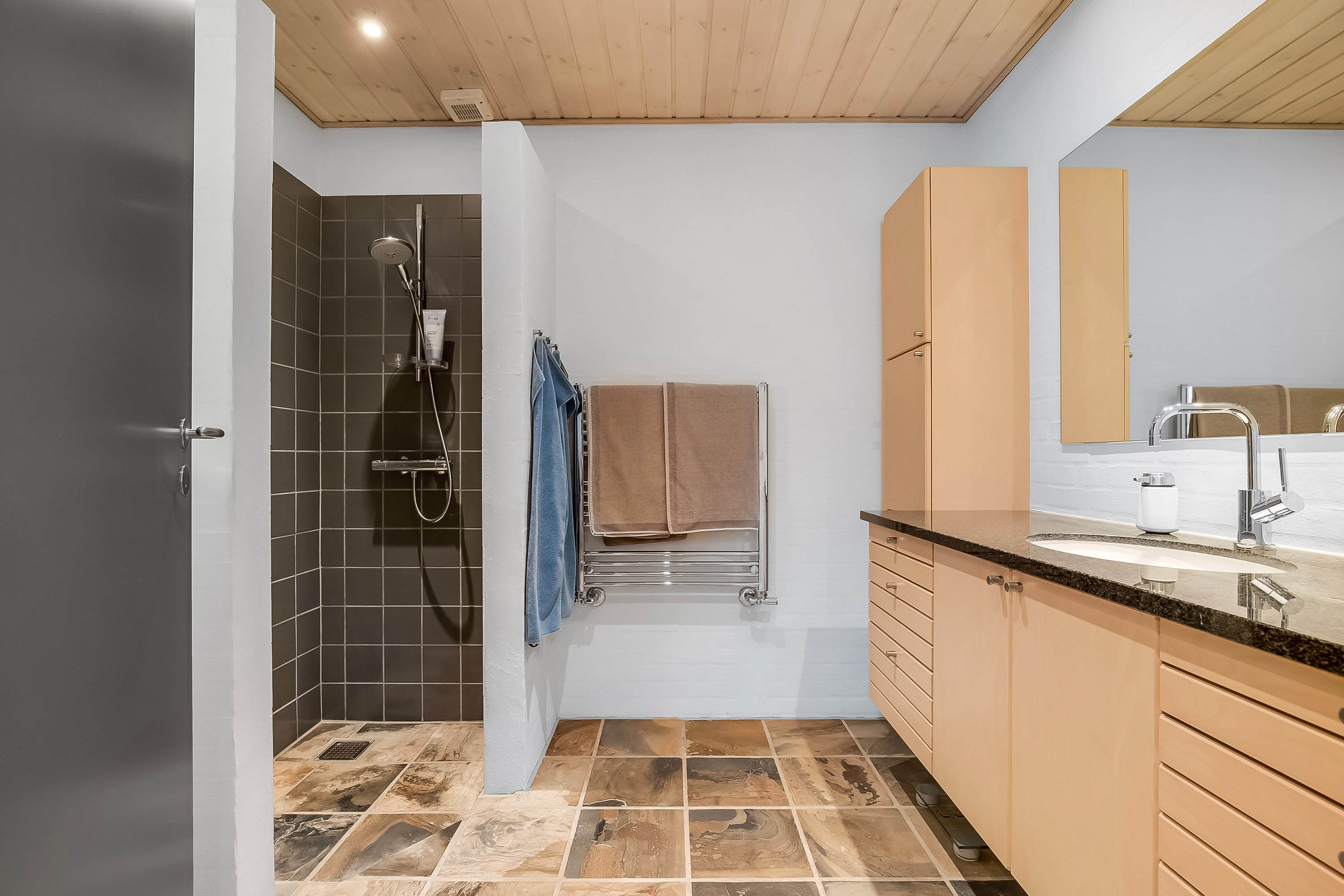 Fremhævet badeværelse billede i fuldskærmstilstand. Billede af Krintelsvej 8, 7120 Vejle Øst