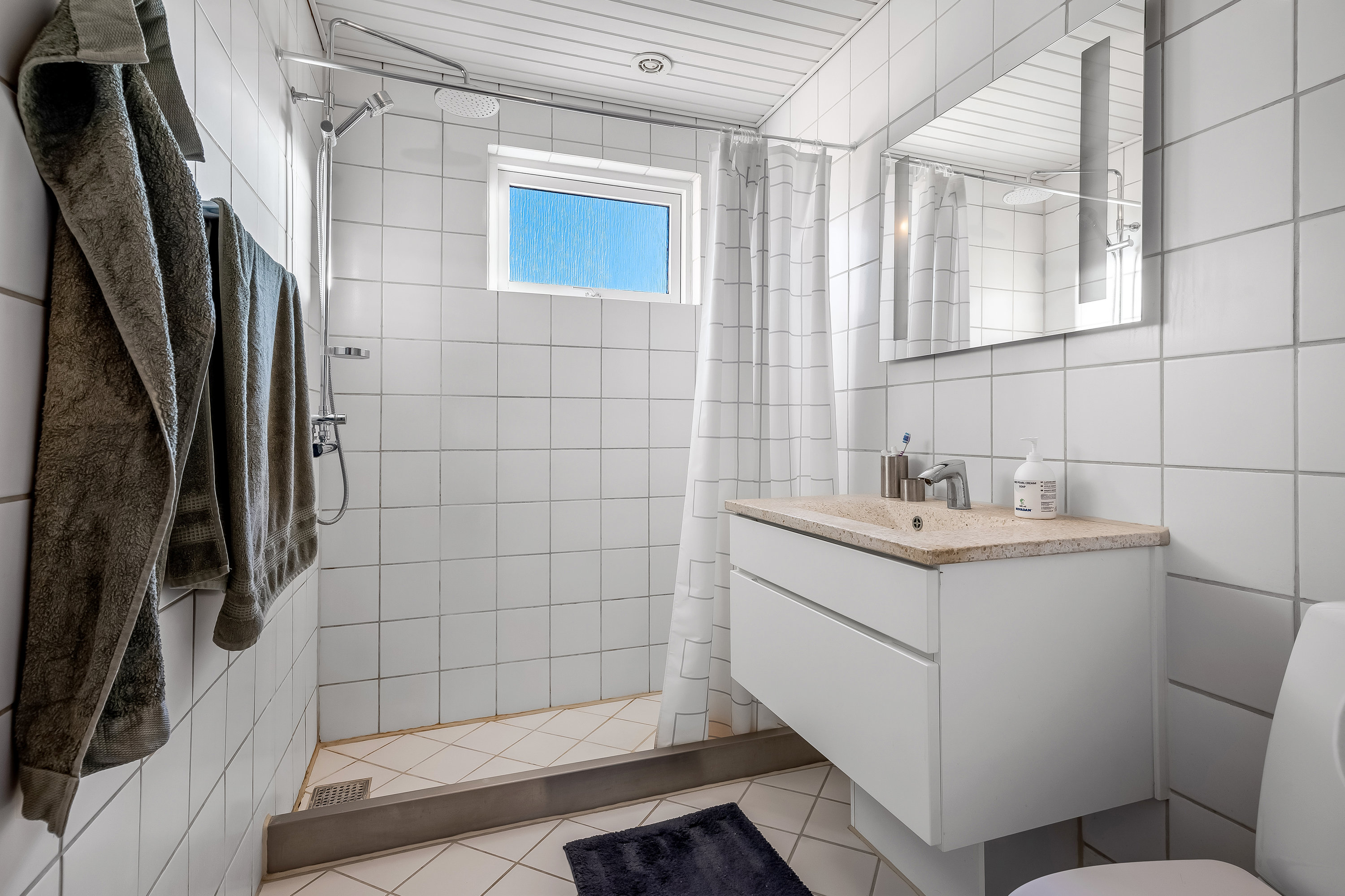 Fremhævet badeværelse billede i fuldskærmstilstand. Billede af Odinsvej 11, 7500 Holstebro