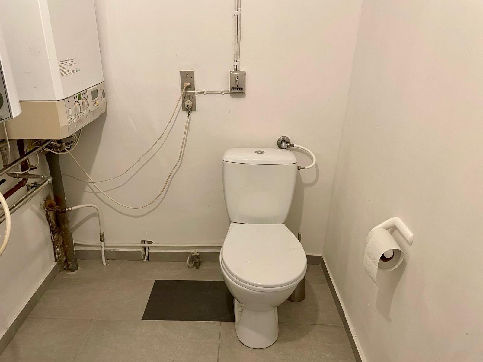 Fremhævet toilet billede i fuldskærmstilstand. Billede af Bjerndrup Bygade 20, Bjerndrup, 6200 Aabenraa