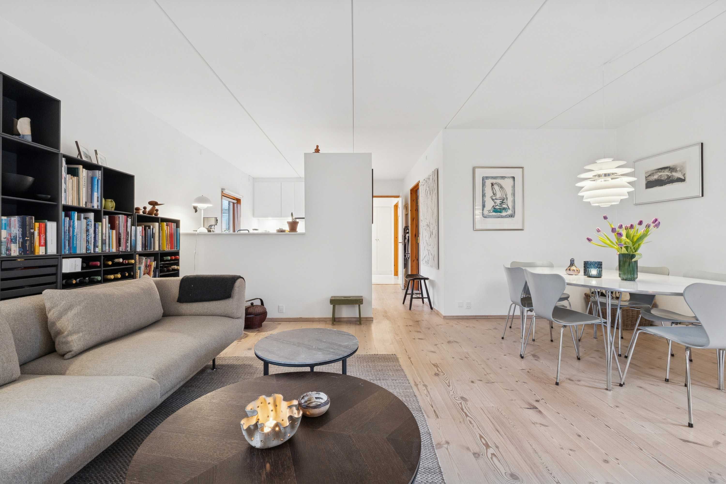 Fremhævet stue billede i fuldskærmstilstand. Billede af Dianas Have 71, 2970 Hørsholm