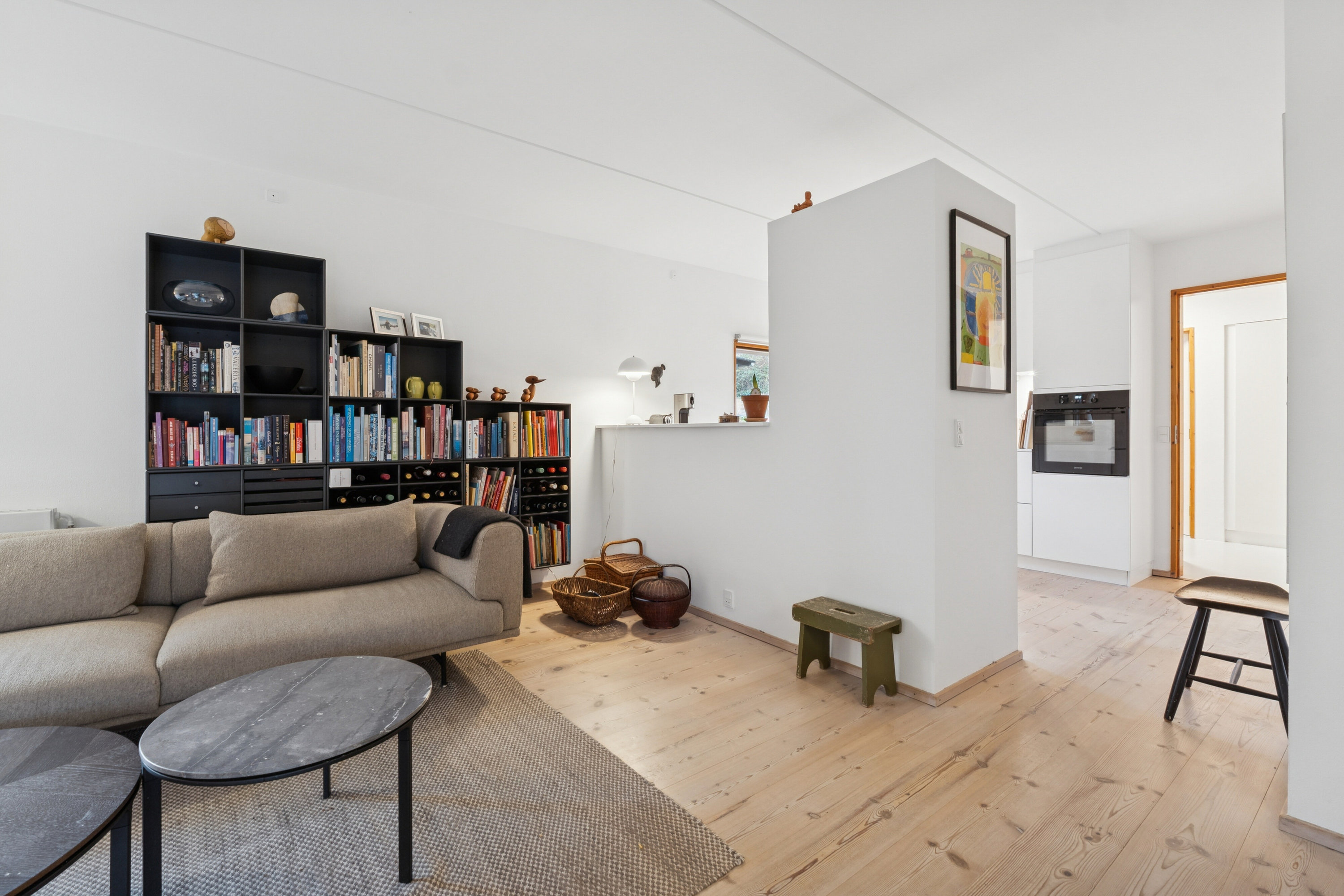 Fremhævet stue billede i fuldskærmstilstand. Billede af Dianas Have 71, 2970 Hørsholm