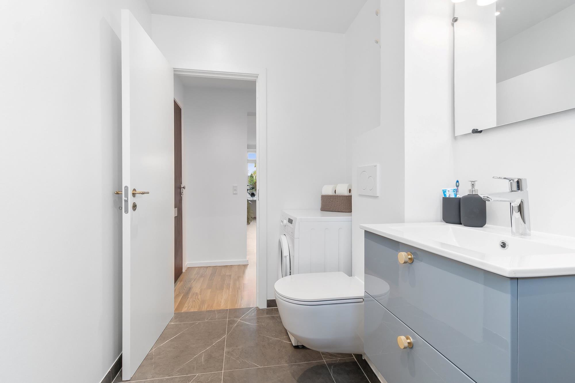 Fremhævet  billede i fuldskærmstilstand. Billede af Løvspringsvej 4B, st. tv., 2920 Charlottenlund