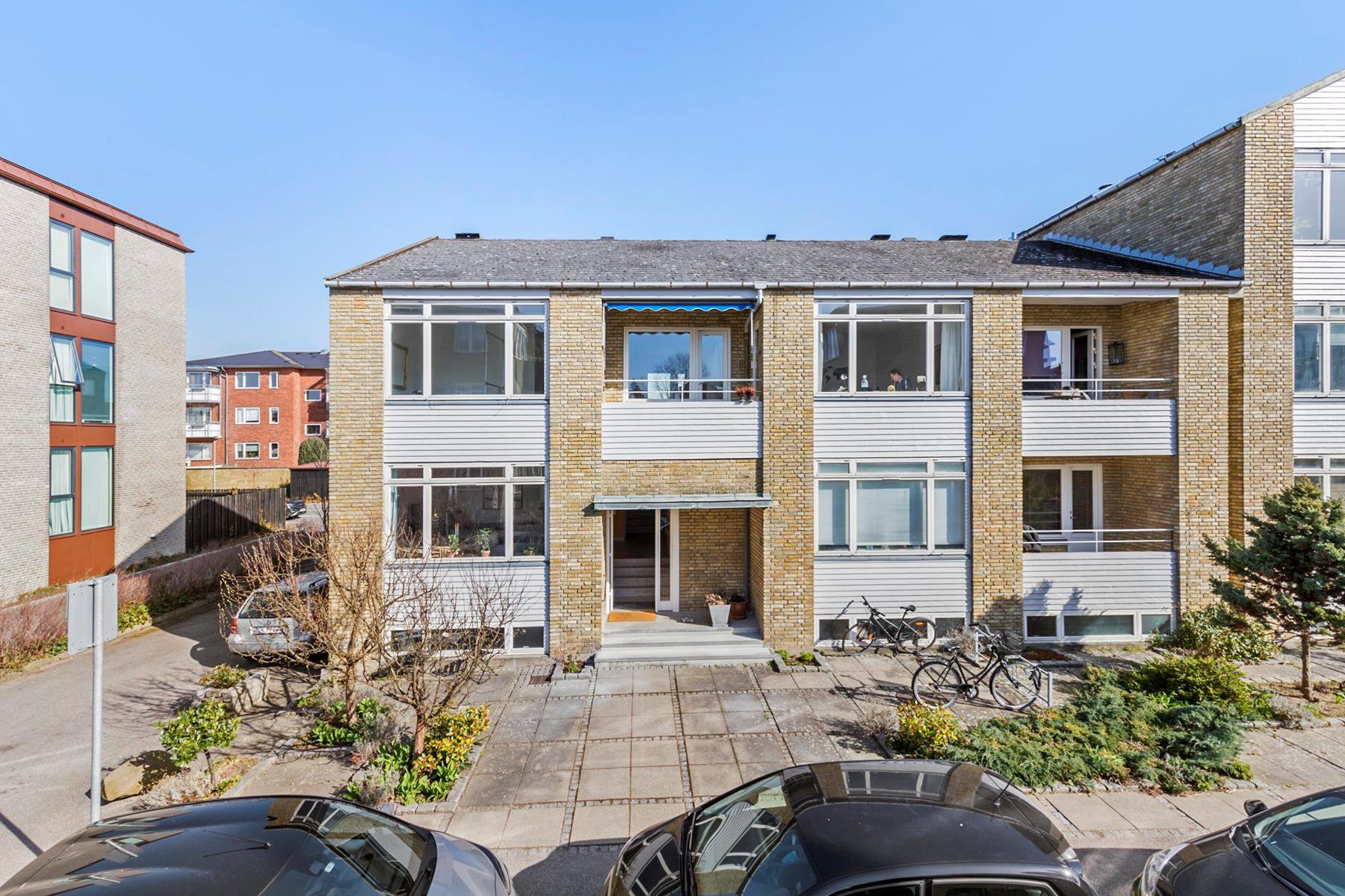 Fremhævet  billede i fuldskærmstilstand. Billede af Løvspringsvej 4B, st. tv., 2920 Charlottenlund