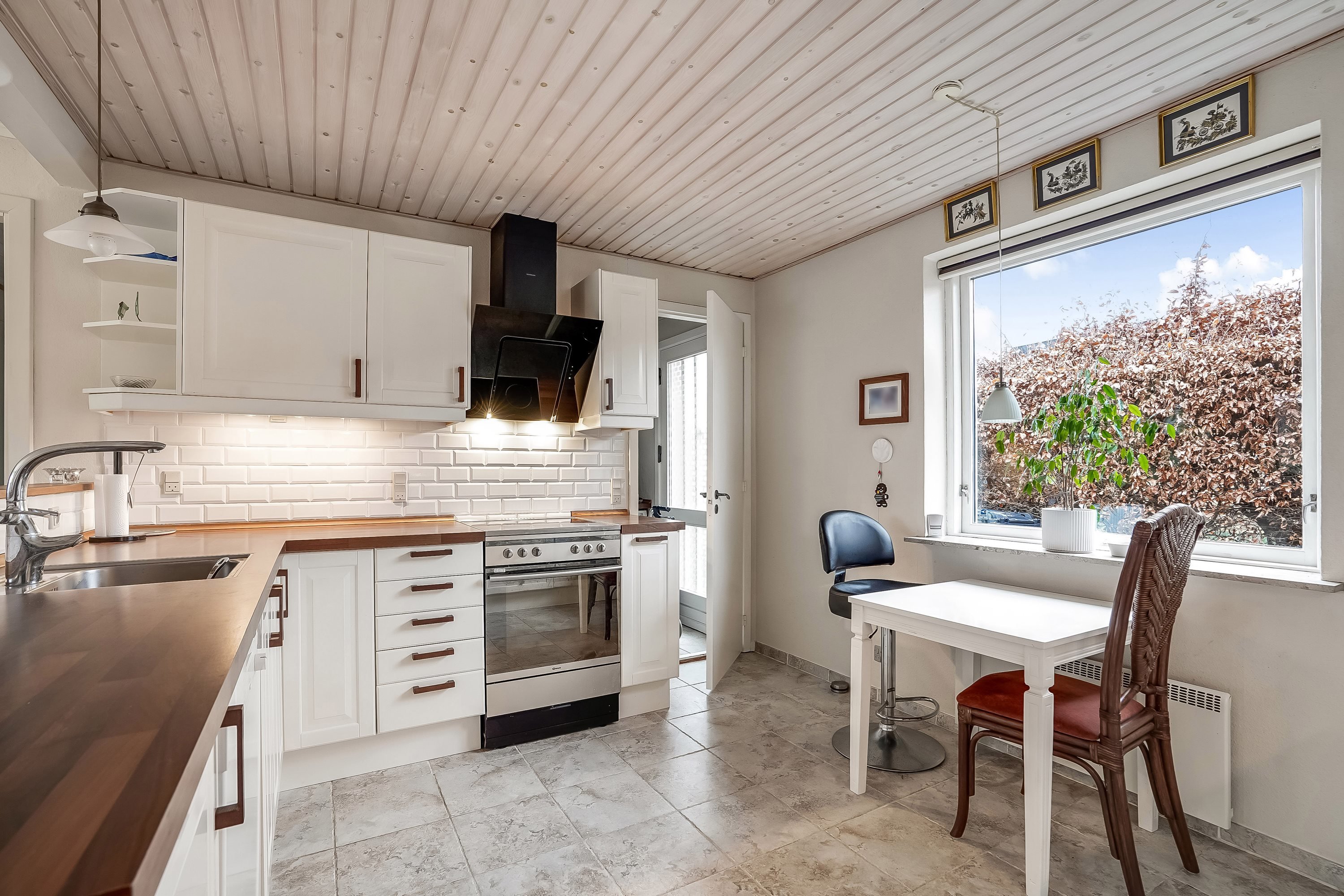 Fremhævet køkken billede i fuldskærmstilstand. Billede af Vinkelvej 20, Brobyværk, 5672 Broby