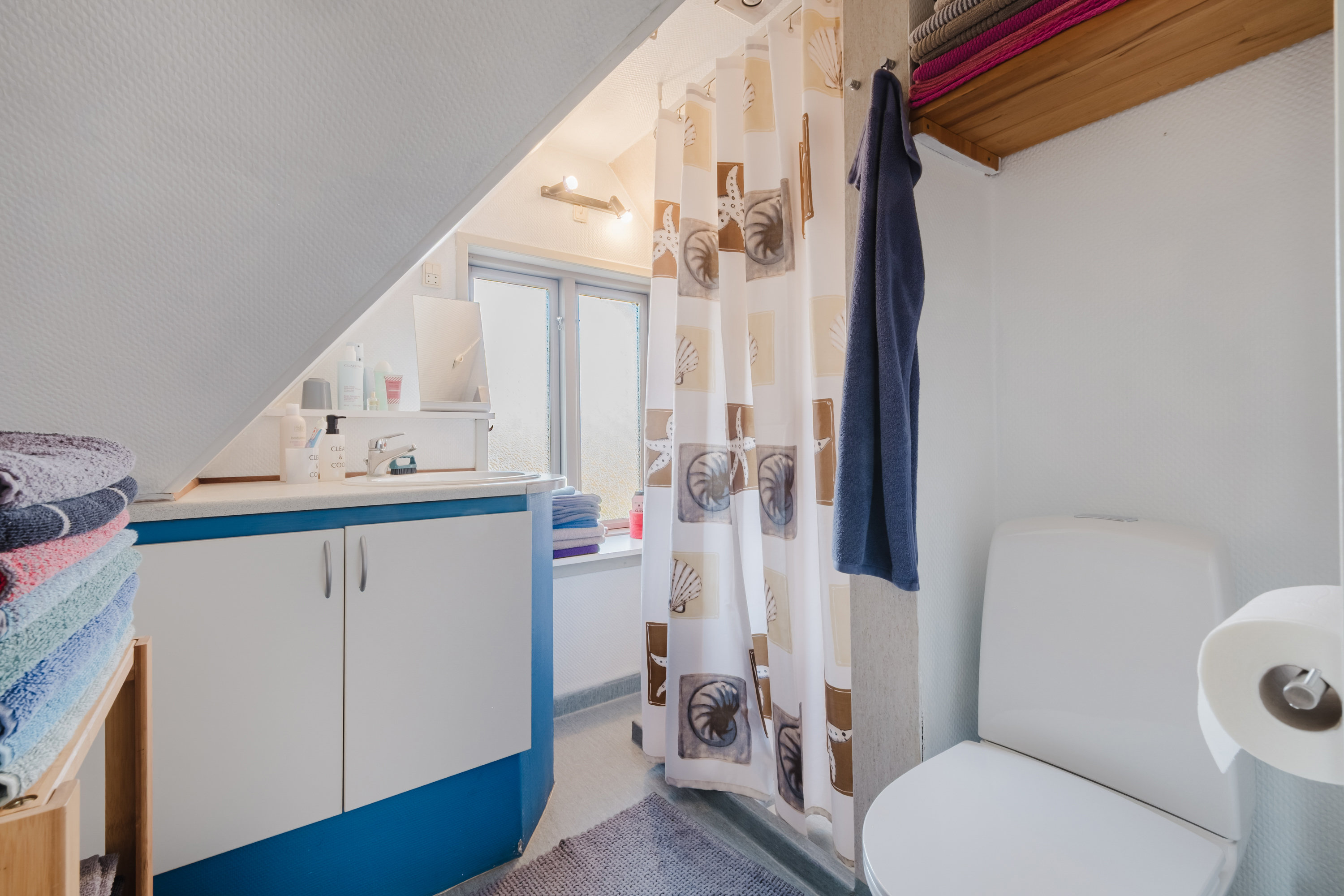 Fremhævet badeværelse billede i fuldskærmstilstand. Billede af Verningevej 18, Nr Broby, 5672 Broby