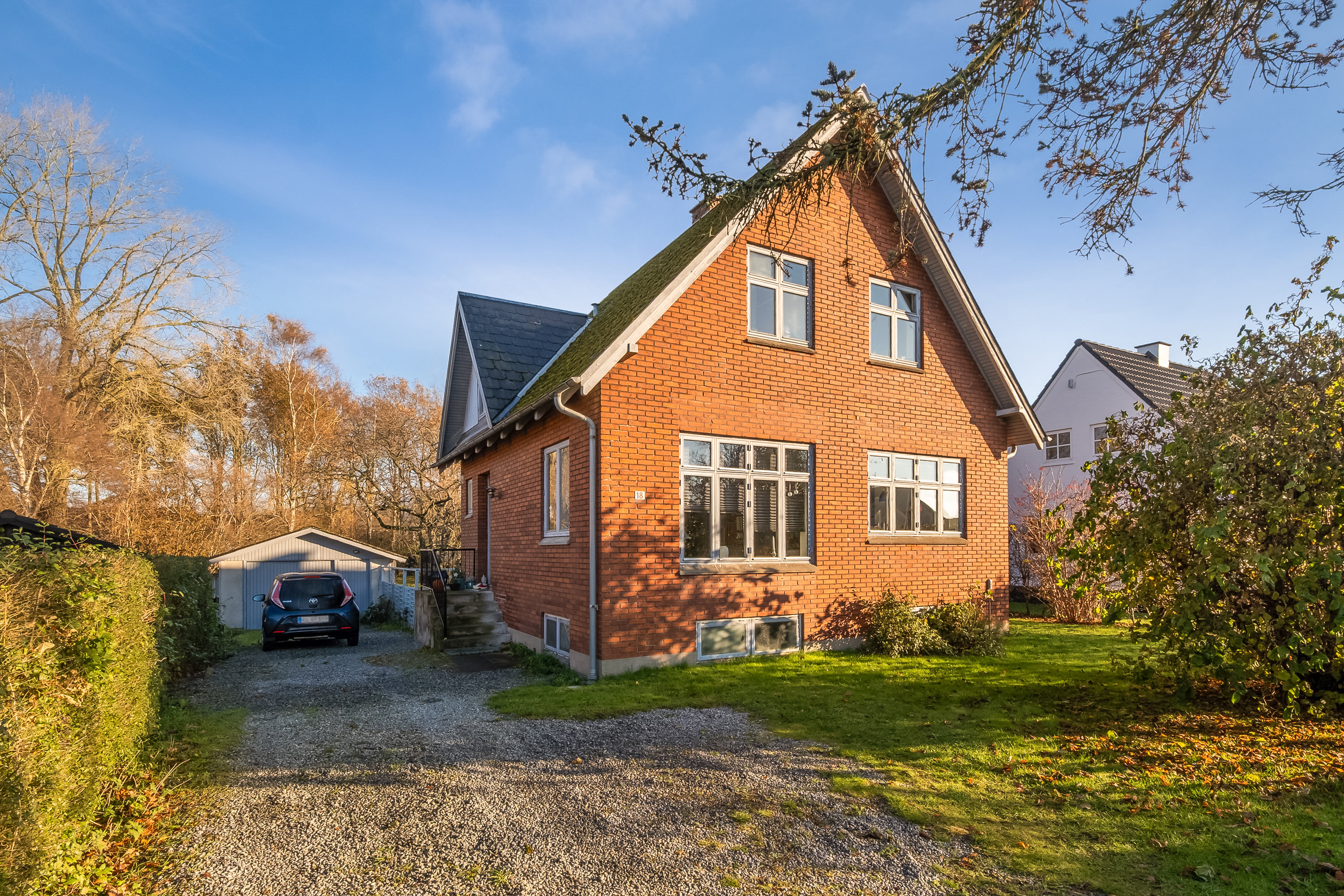 Fremhævet facade billede i fuldskærmstilstand. Billede af Verningevej 18, Nr Broby, 5672 Broby