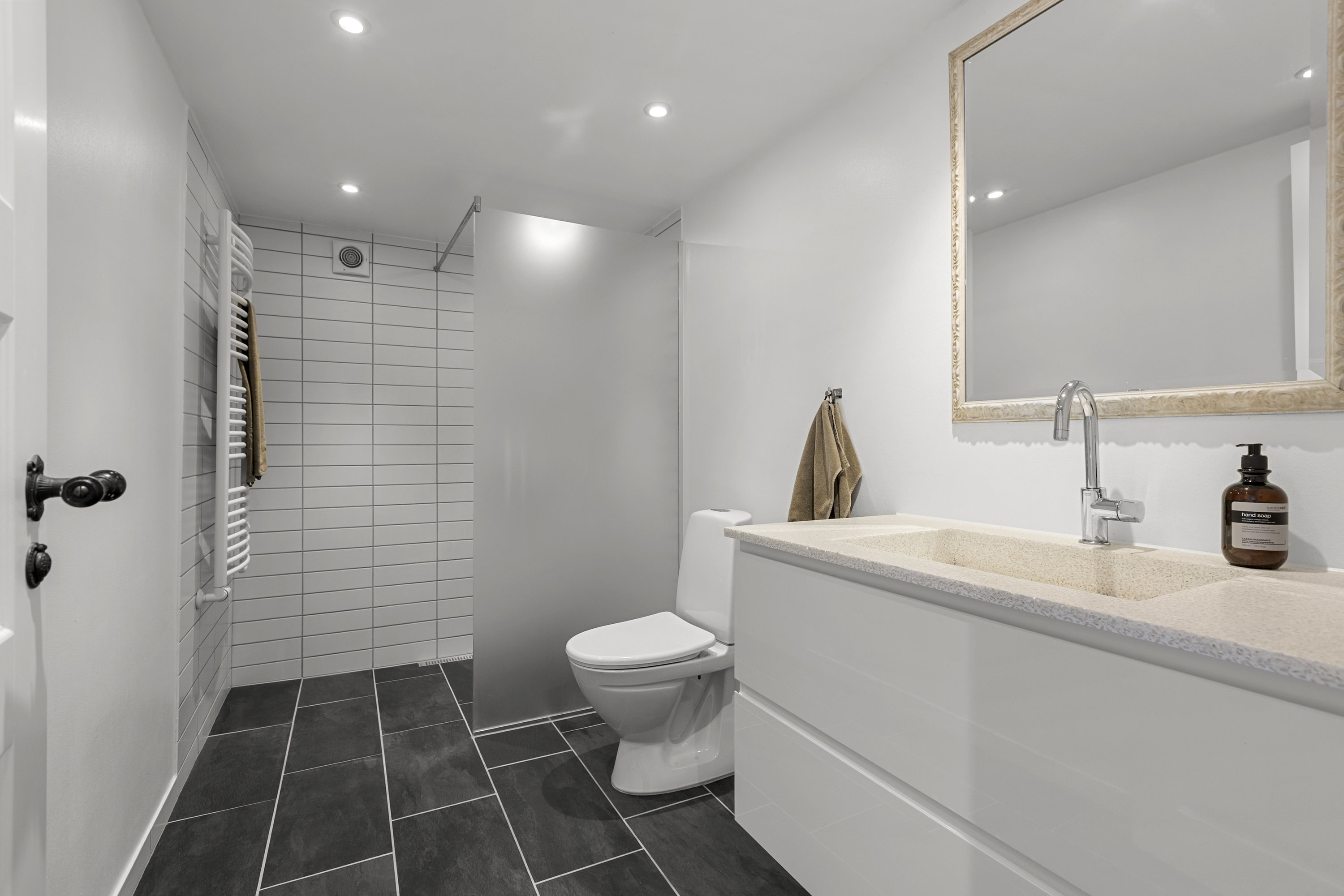 Fremhævet badeværelse billede i fuldskærmstilstand. Billede af Marievangsvej 38, 4200 Slagelse