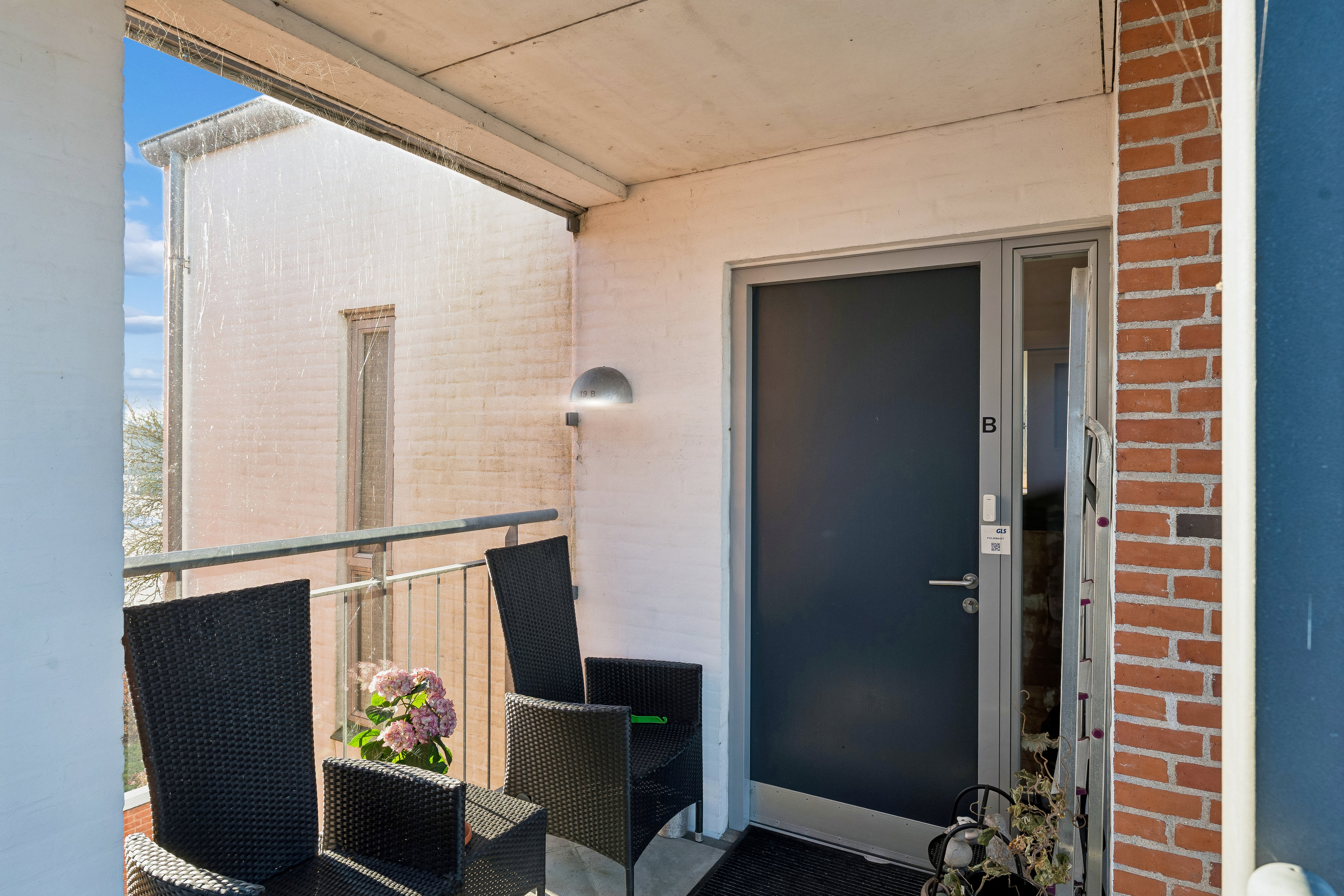 Fremhævet indgangsparti billede i fuldskærmstilstand. Billede af Kirkegade 19B, 1., 8722 Hedensted