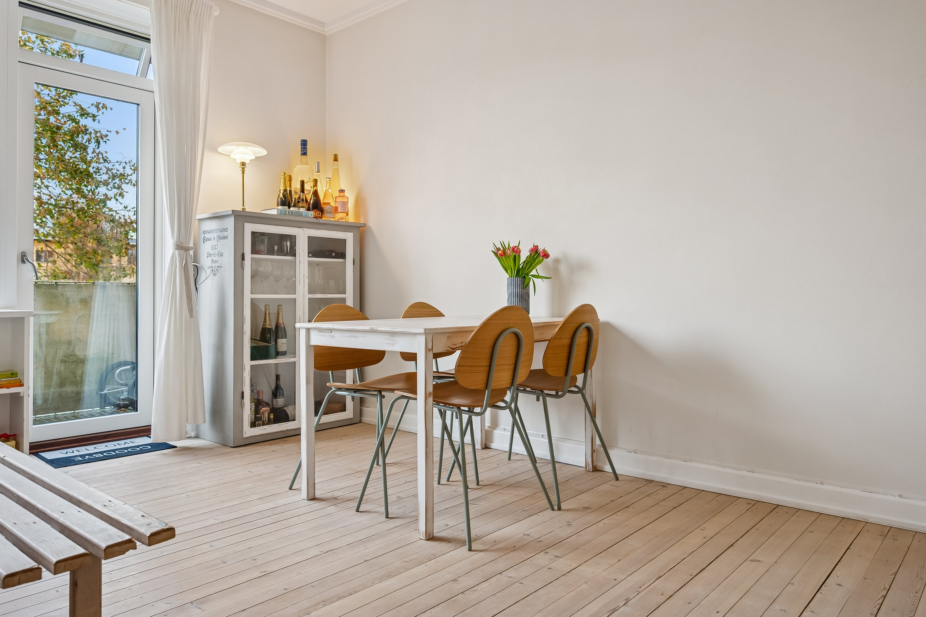 Fremhævet stue billede i fuldskærmstilstand. Billede af Blidahpark 12, 1. tv., 2900 Hellerup