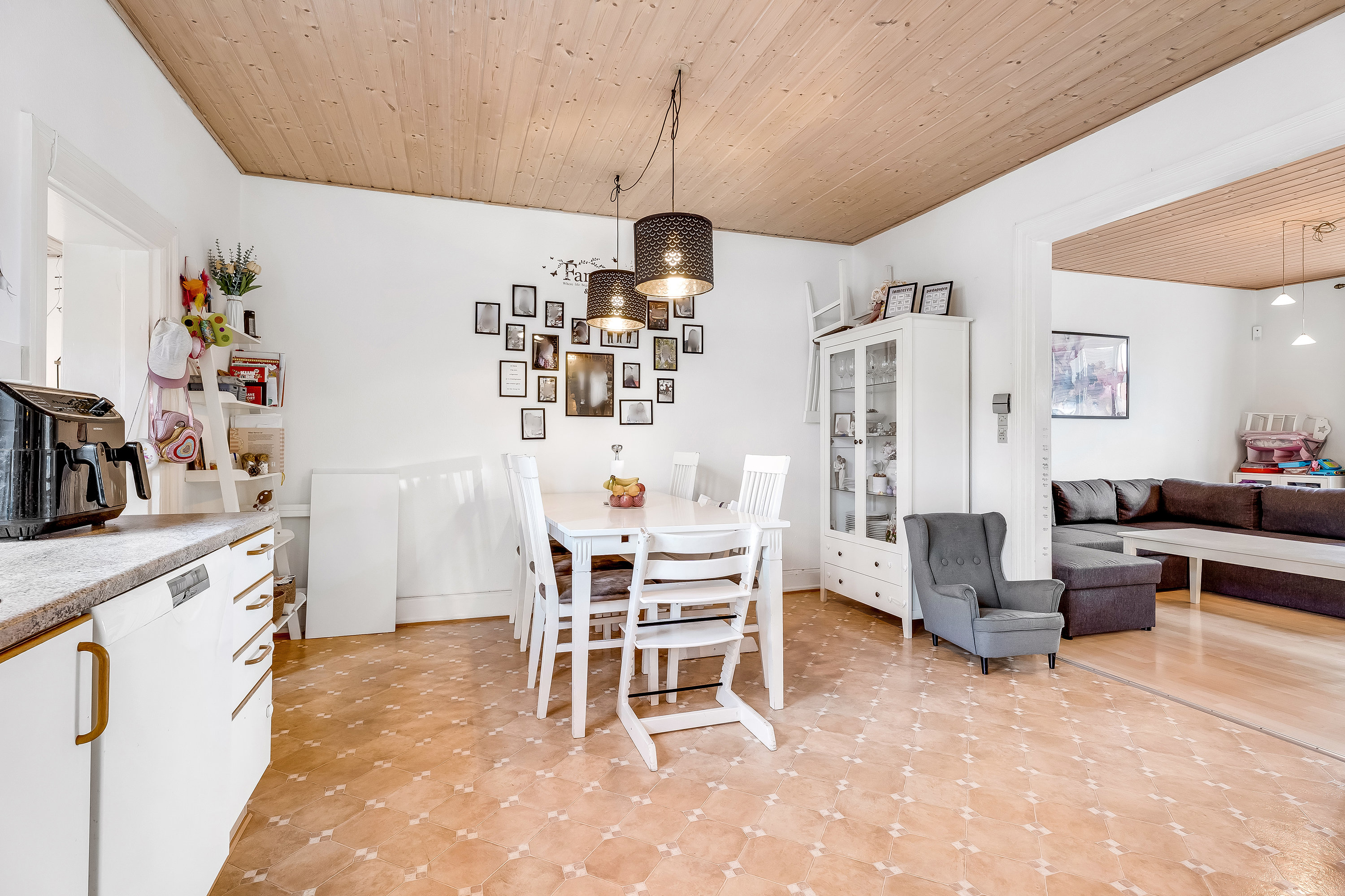 Fremhævet køkken billede i fuldskærmstilstand. Billede af Vesterskovvej 23, 4800 Nykøbing F