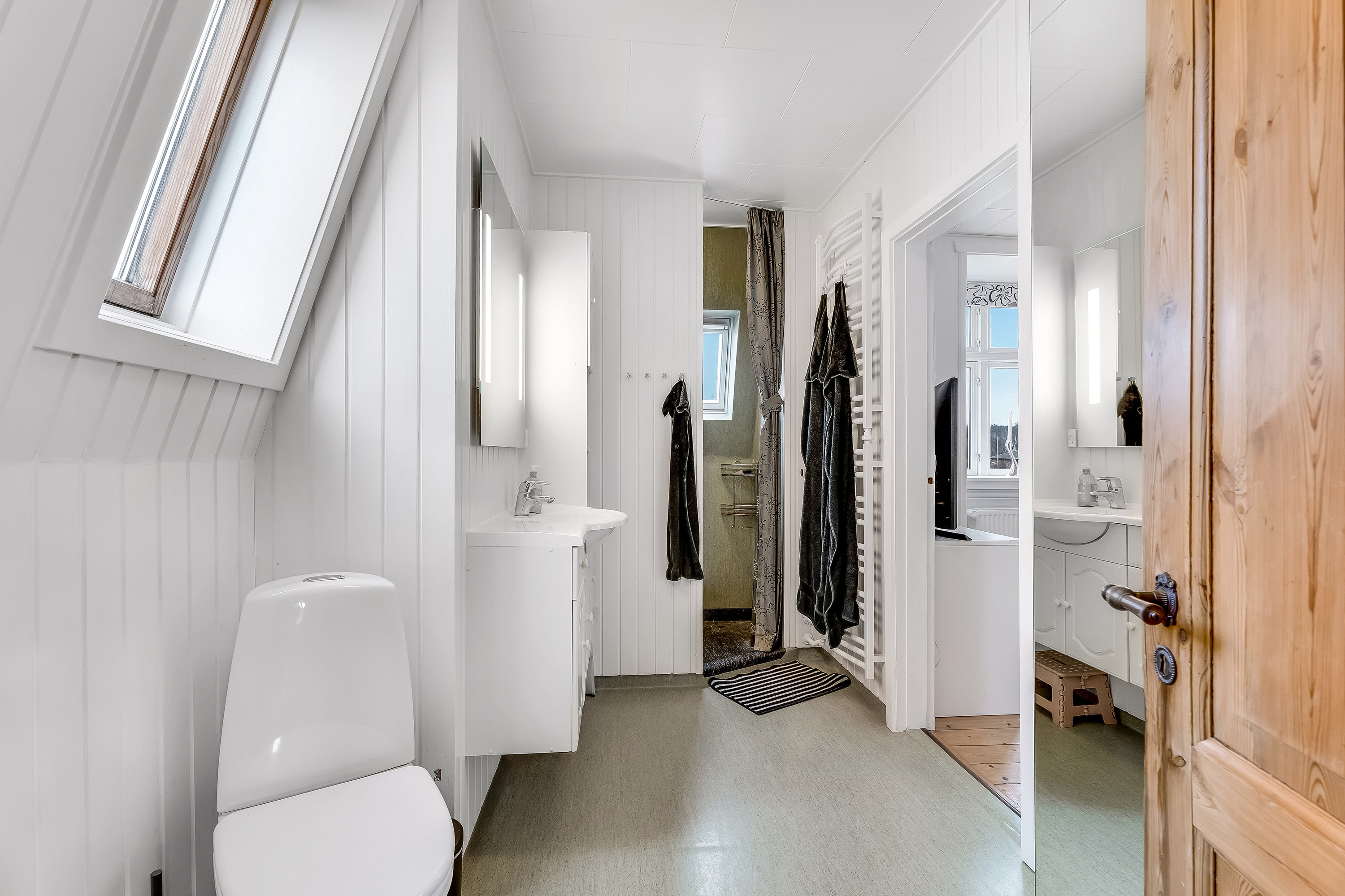 Fremhævet badeværelse billede i fuldskærmstilstand. Billede af Vesterskovvej 23, 4800 Nykøbing F