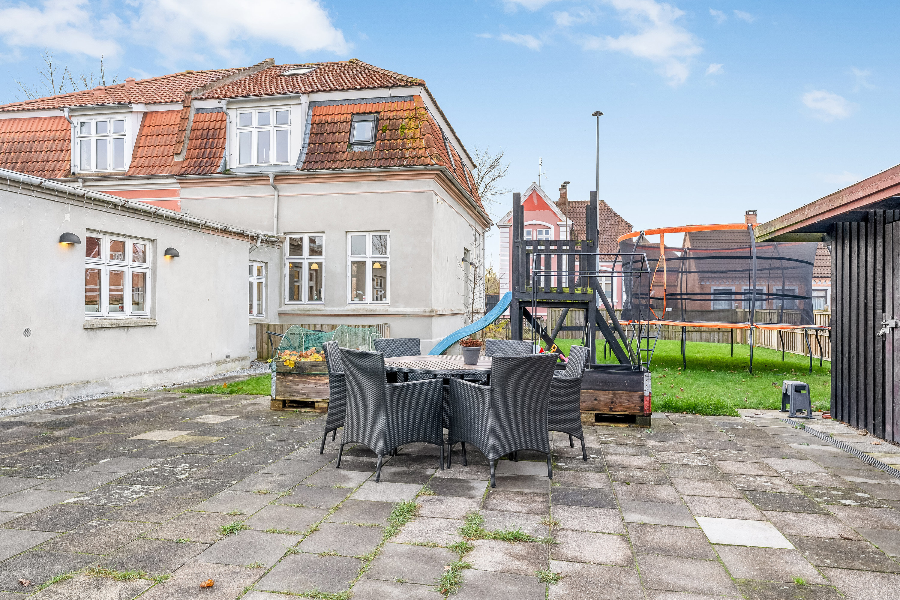 Fremhævet terrasse billede i fuldskærmstilstand. Billede af Vesterskovvej 23, 4800 Nykøbing F