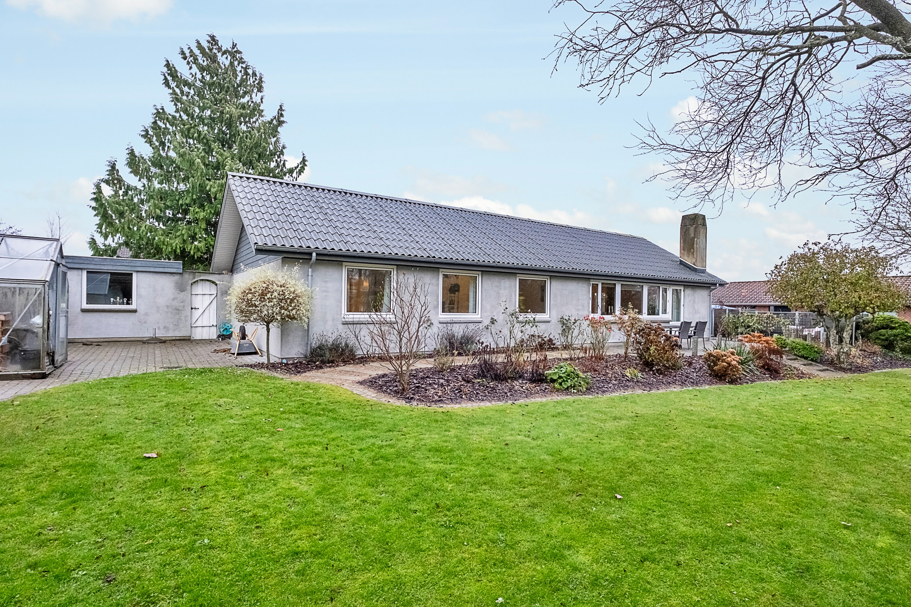 Villa: Set fra haven p&#229; Hasselhaven 83, 8520 Lystrup