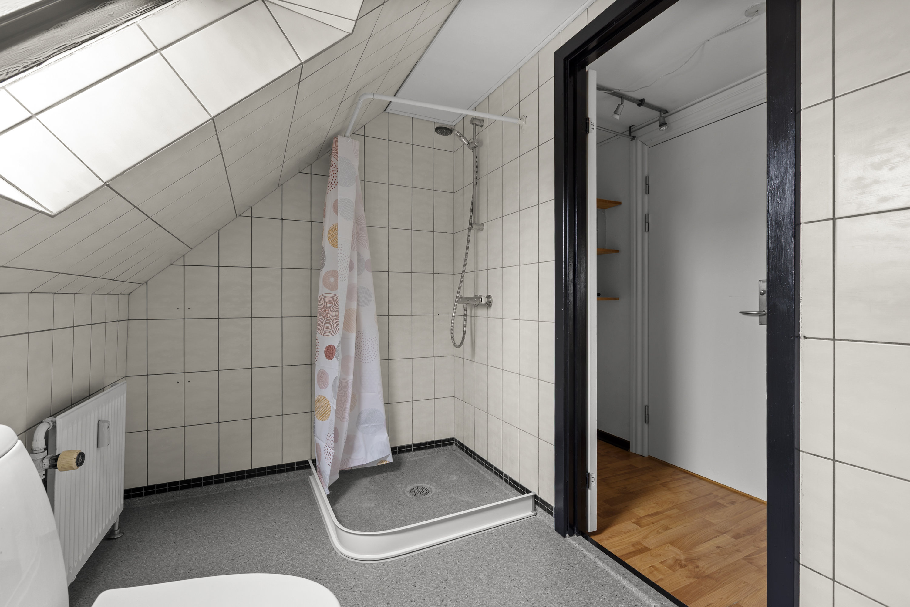 Fremhævet badeværelse billede i fuldskærmstilstand. Billede af Løvegade 59, 2. tv., 4200 Slagelse