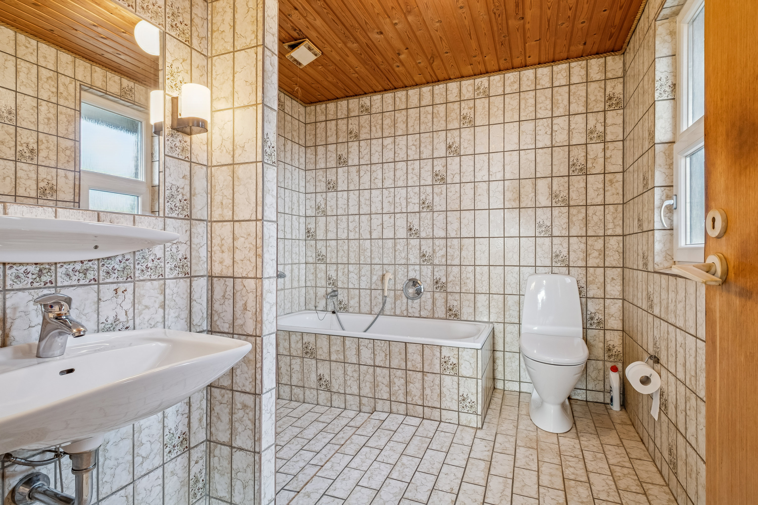 Fremhævet badeværelse billede i fuldskærmstilstand. Billede af Oventoften 39, 8751 Gedved