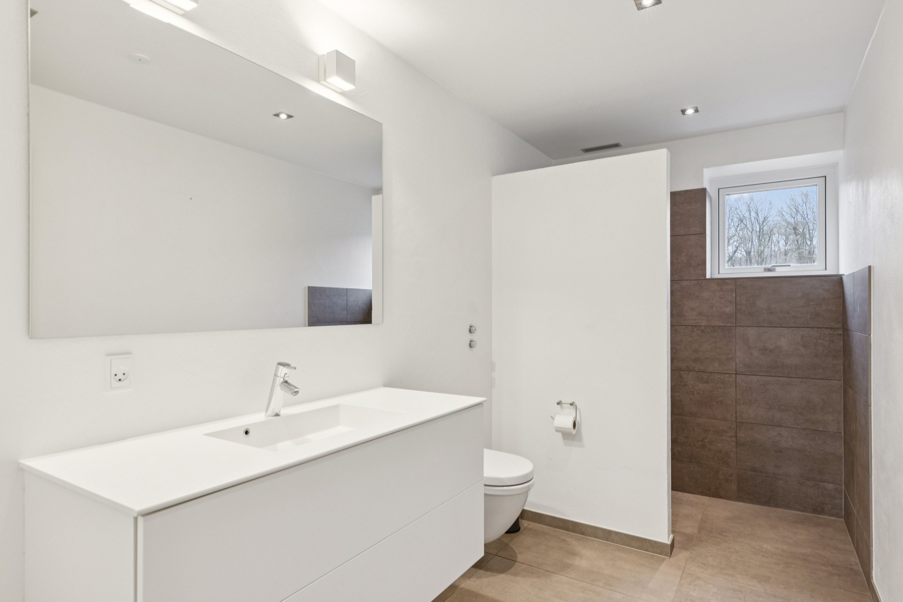 Fremhævet badeværelse billede i fuldskærmstilstand. Billede af Dyrhøj 23, 6300 Gråsten