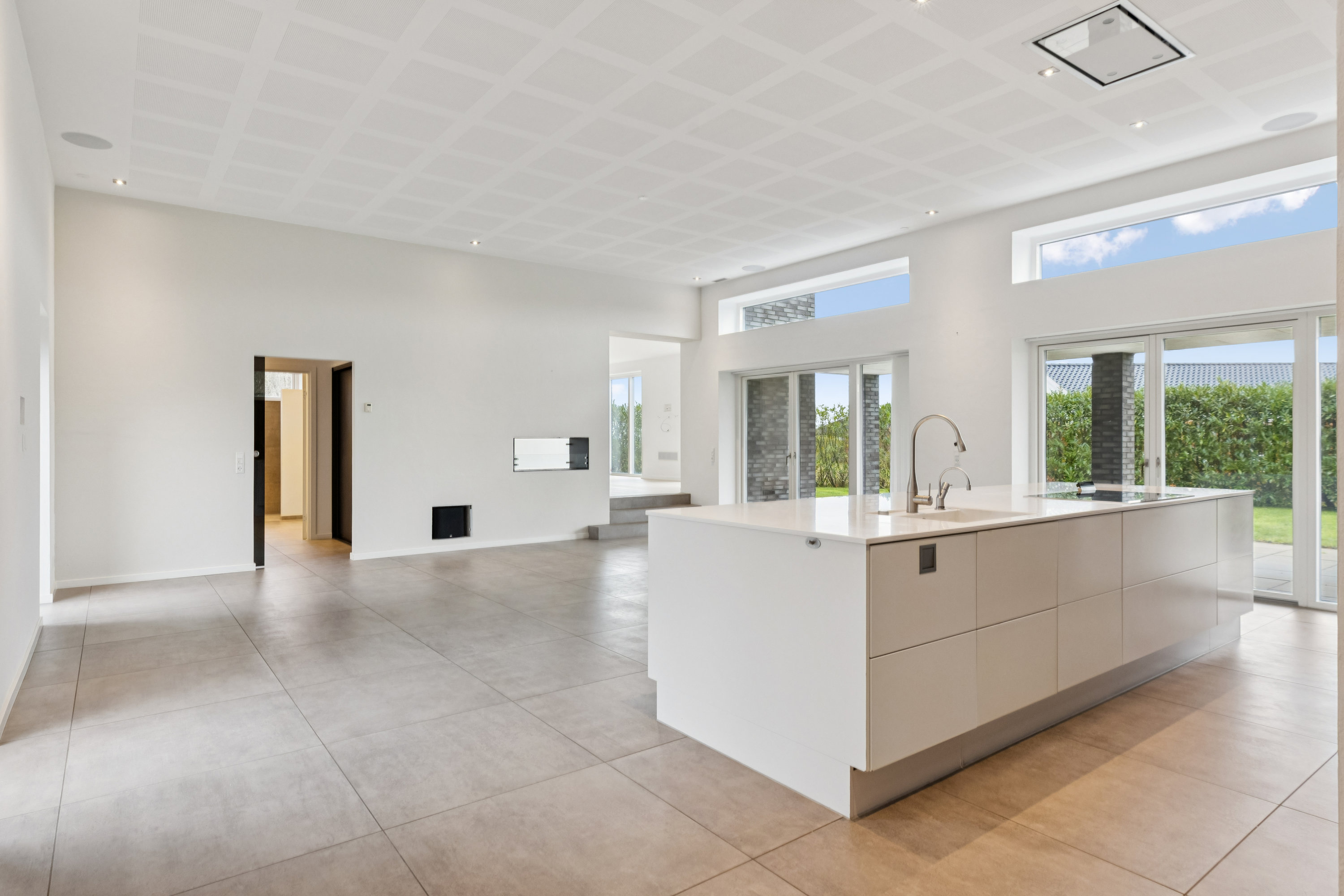 Fremhævet køkken-alrum billede i fuldskærmstilstand. Billede af Dyrhøj 23, 6300 Gråsten