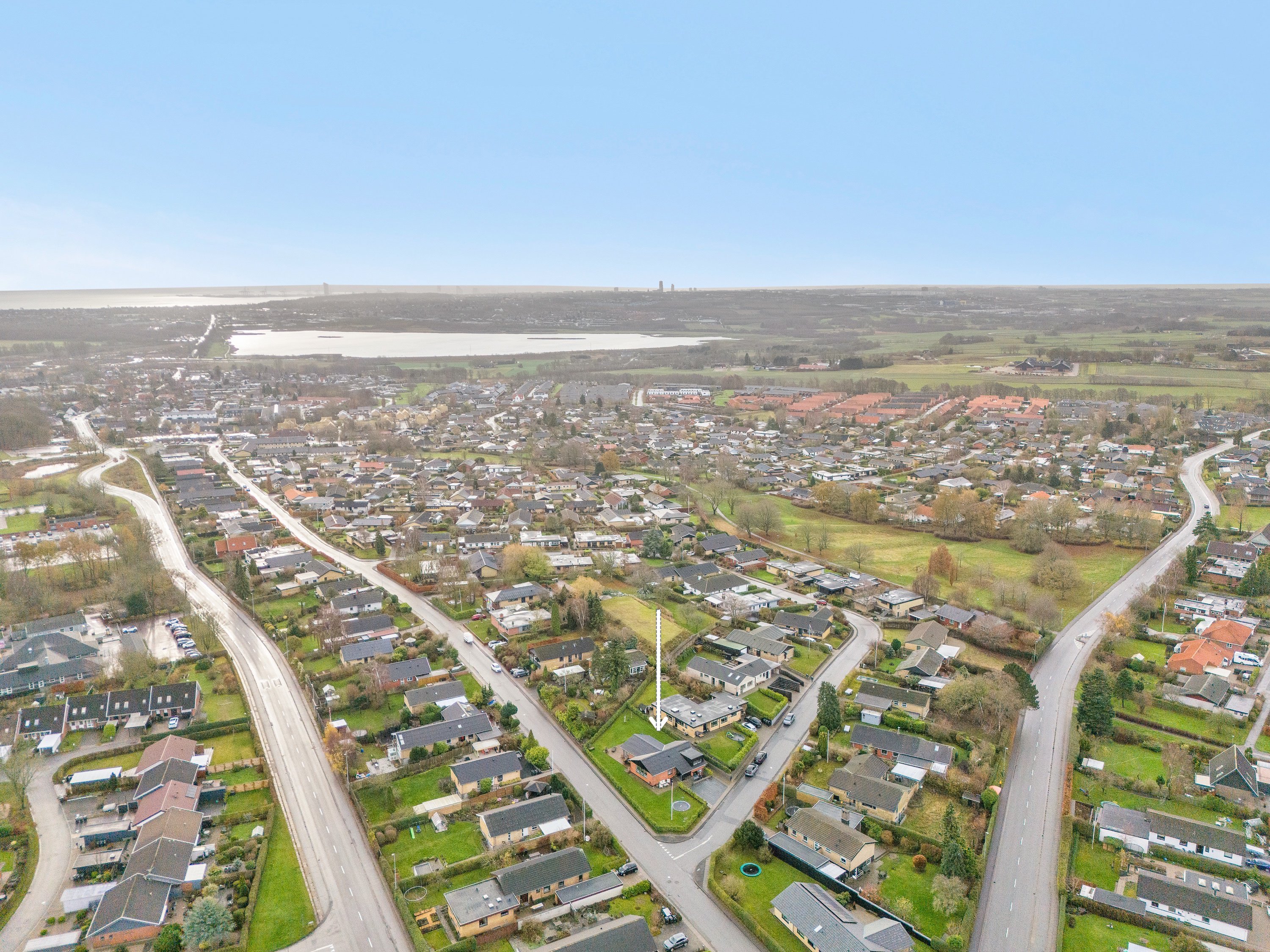 Fremhævet luftfoto billede i fuldskærmstilstand. Billede af Birkebakken 26, 8520 Lystrup