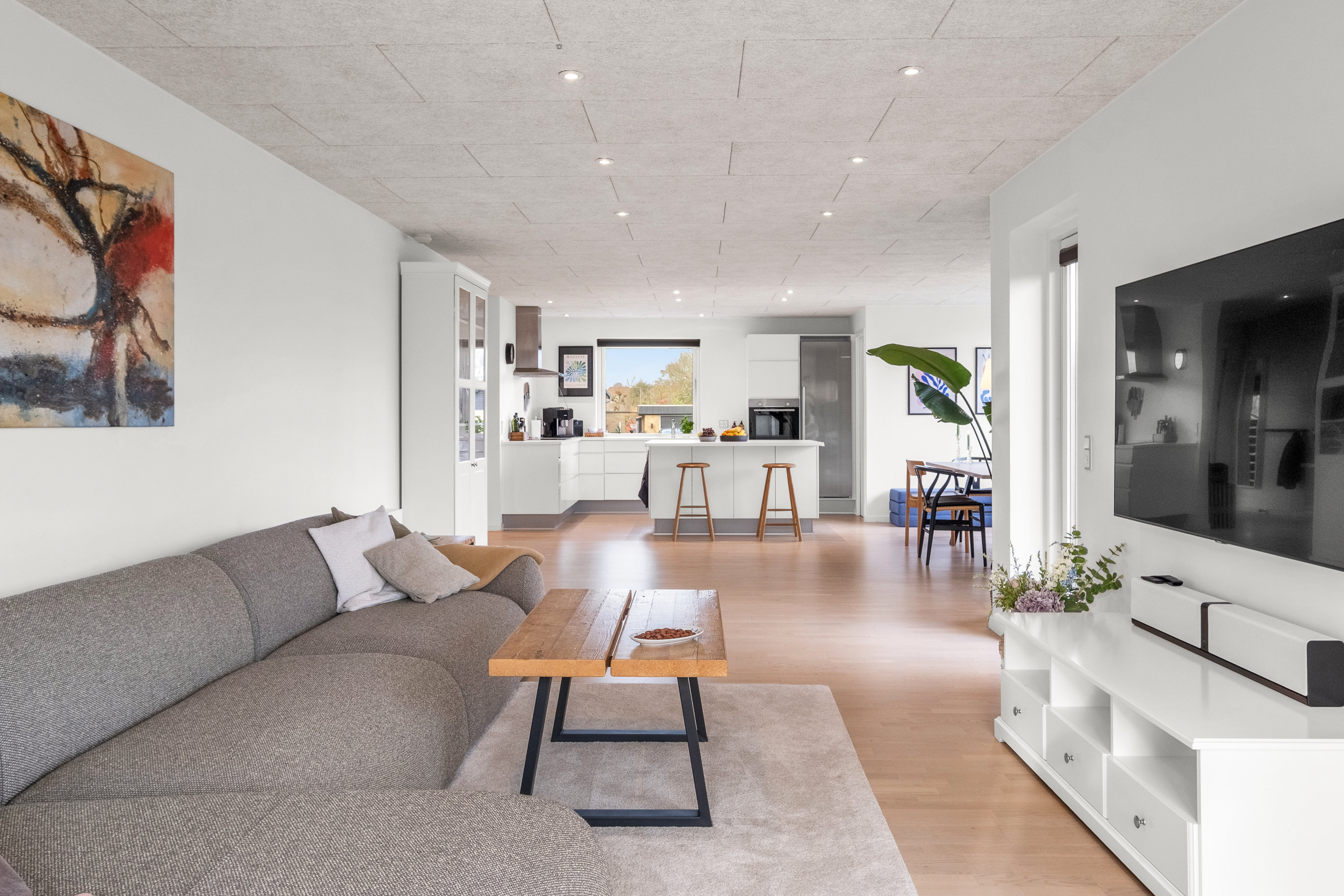 Fremhævet stue billede i fuldskærmstilstand. Billede af Birkebakken 26, 8520 Lystrup