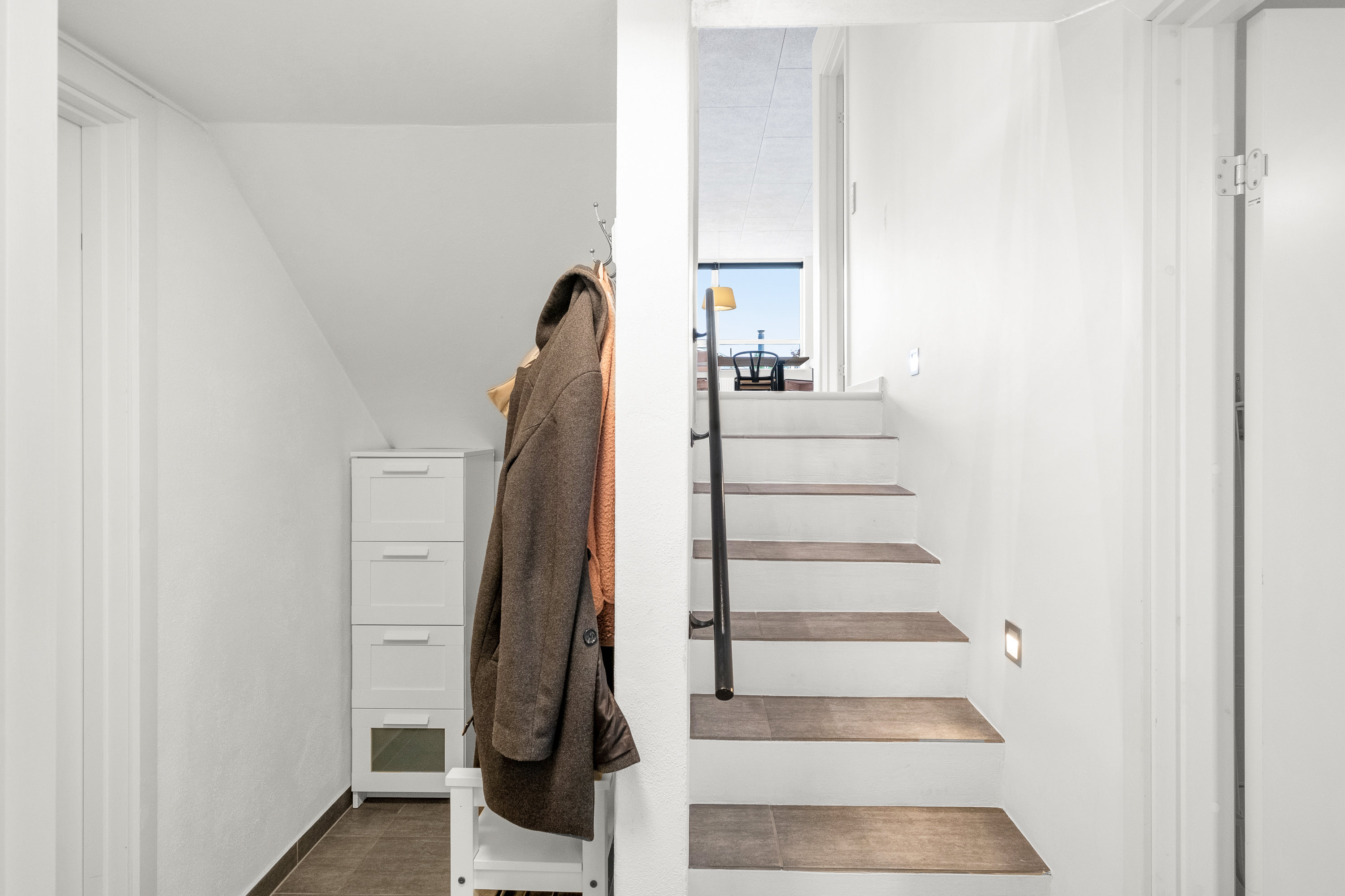 Fremhævet gang billede i fuldskærmstilstand. Billede af Birkebakken 26, 8520 Lystrup