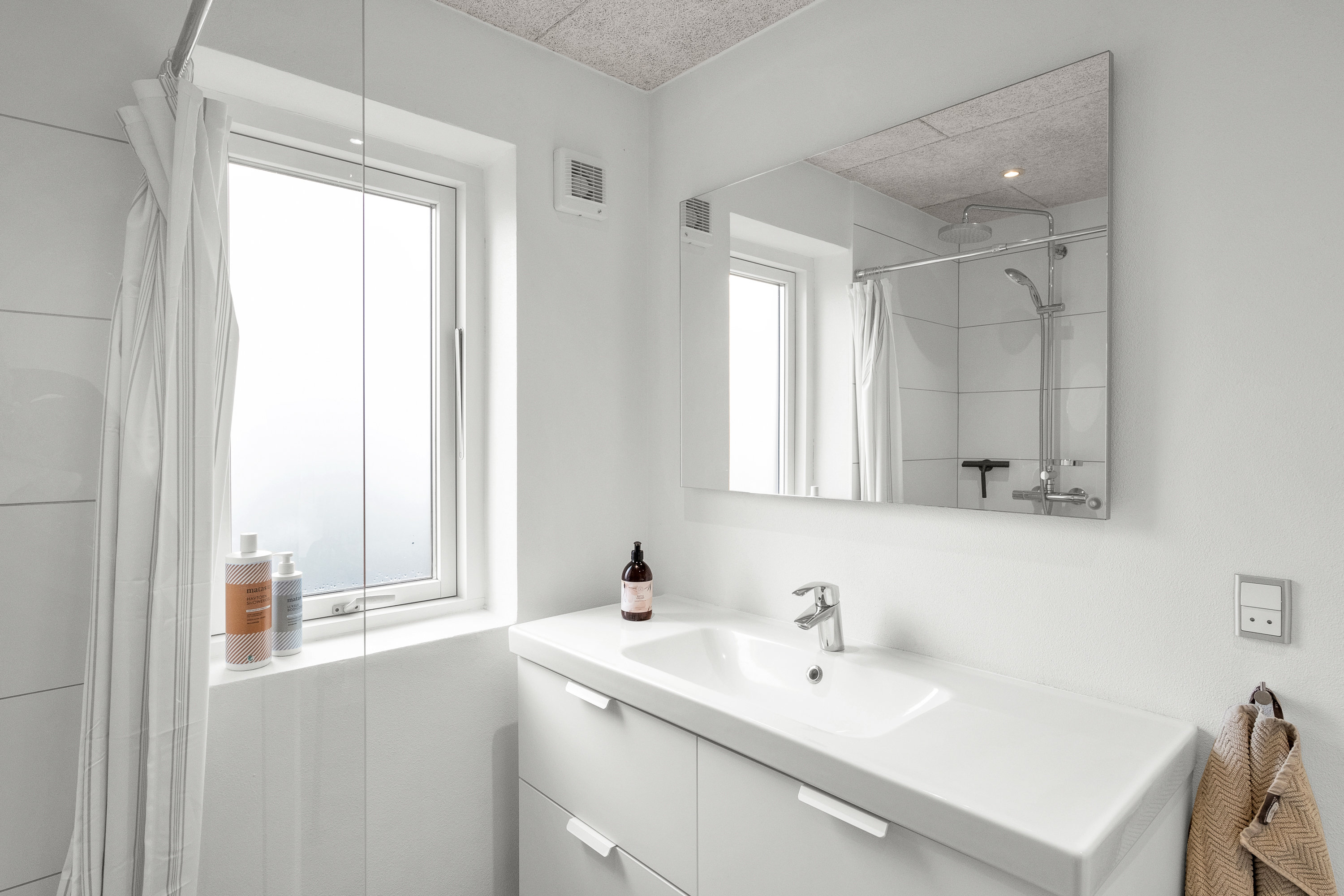 Fremhævet badeværelse billede i fuldskærmstilstand. Billede af Birkebakken 26, 8520 Lystrup