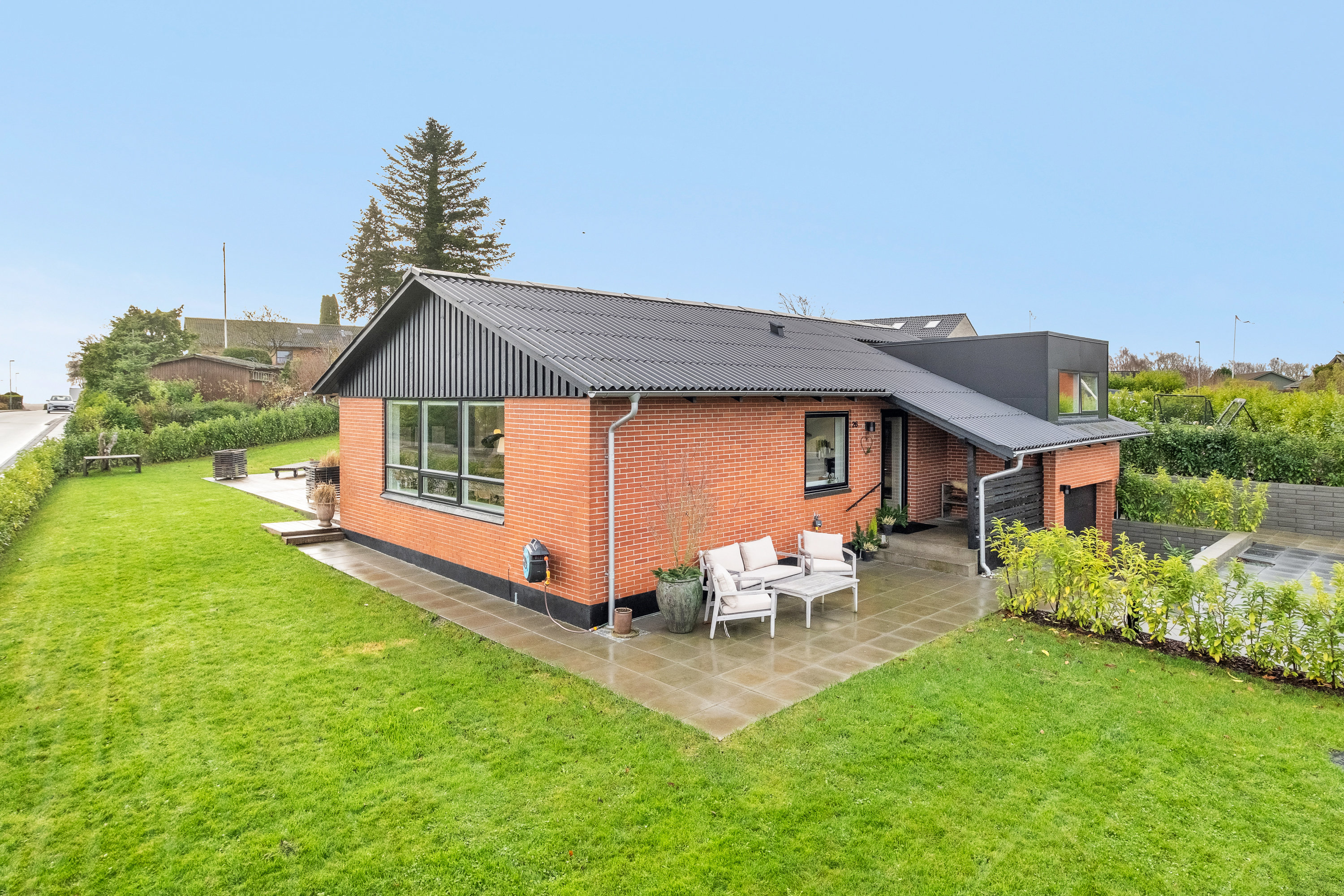 Miniaturebillede 1: facade. Billede af Birkebakken 26, 8520 Lystrup