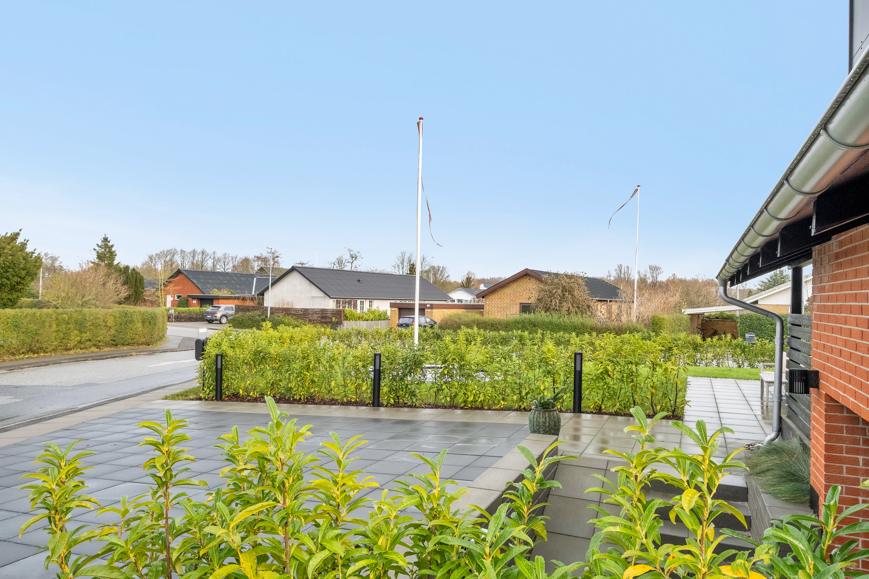 Fremhævet indkørsel billede i fuldskærmstilstand. Billede af Birkebakken 26, 8520 Lystrup