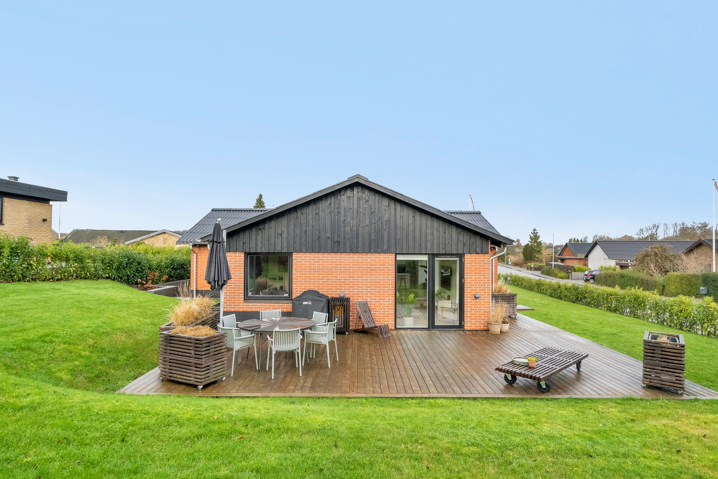 Fremhævet facade billede i fuldskærmstilstand. Billede af Birkebakken 26, 8520 Lystrup