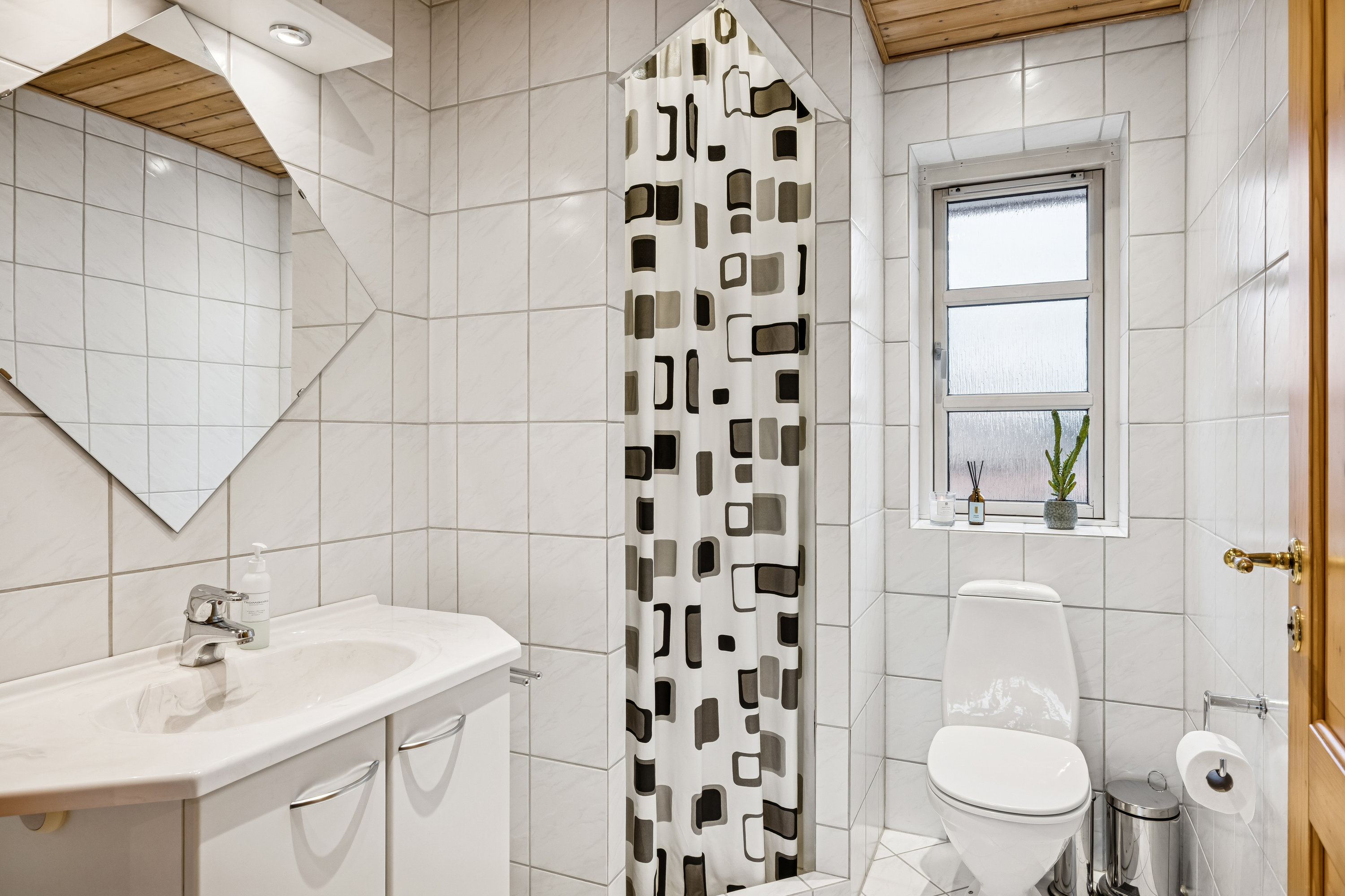 Fremhævet badeværelse billede i fuldskærmstilstand. Billede af Ahornvej 9, 9632 Møldrup