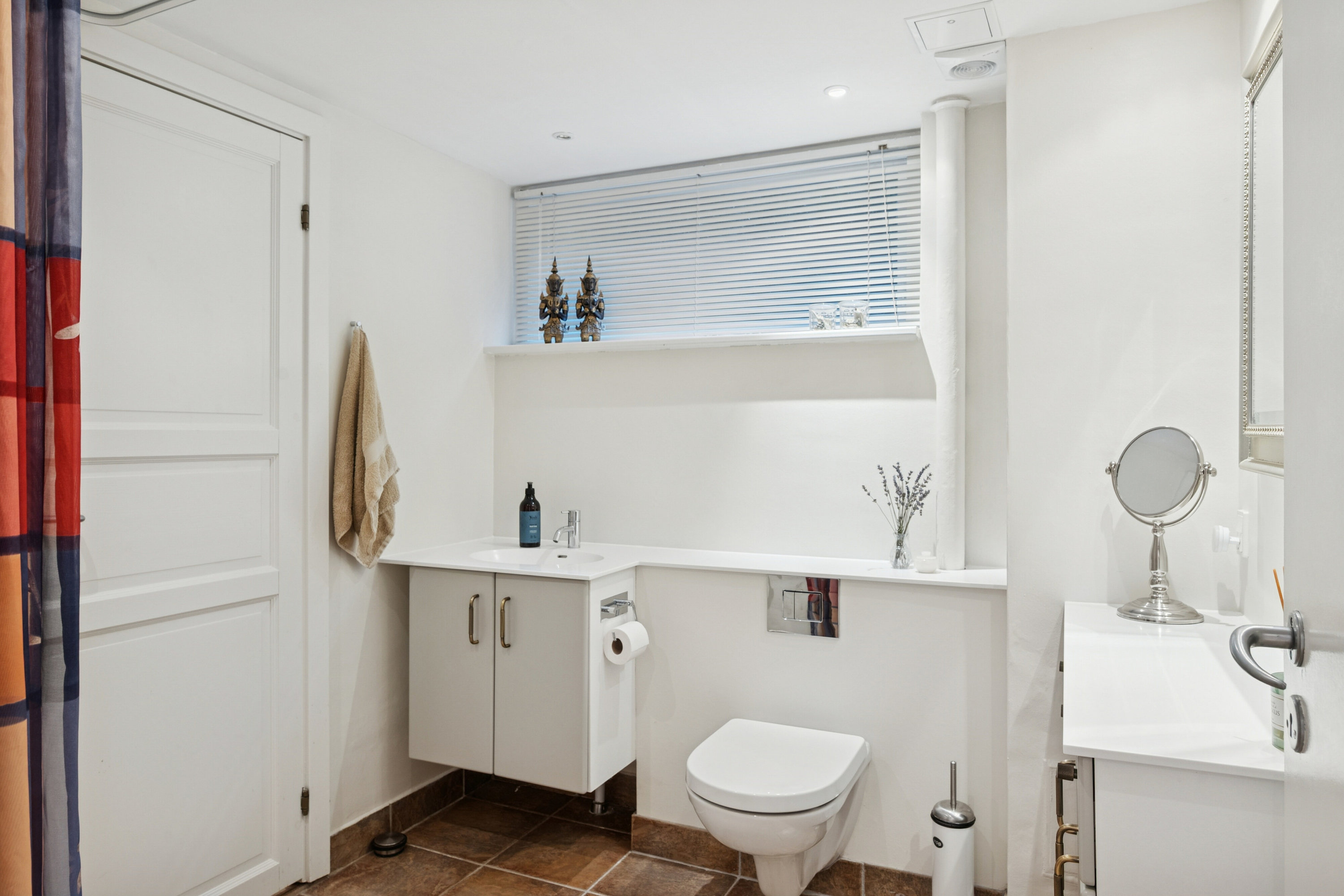 Fremhævet badeværelse i kælder billede i fuldskærmstilstand. Billede af Doktorvænget 7, 2960 Rungsted Kyst