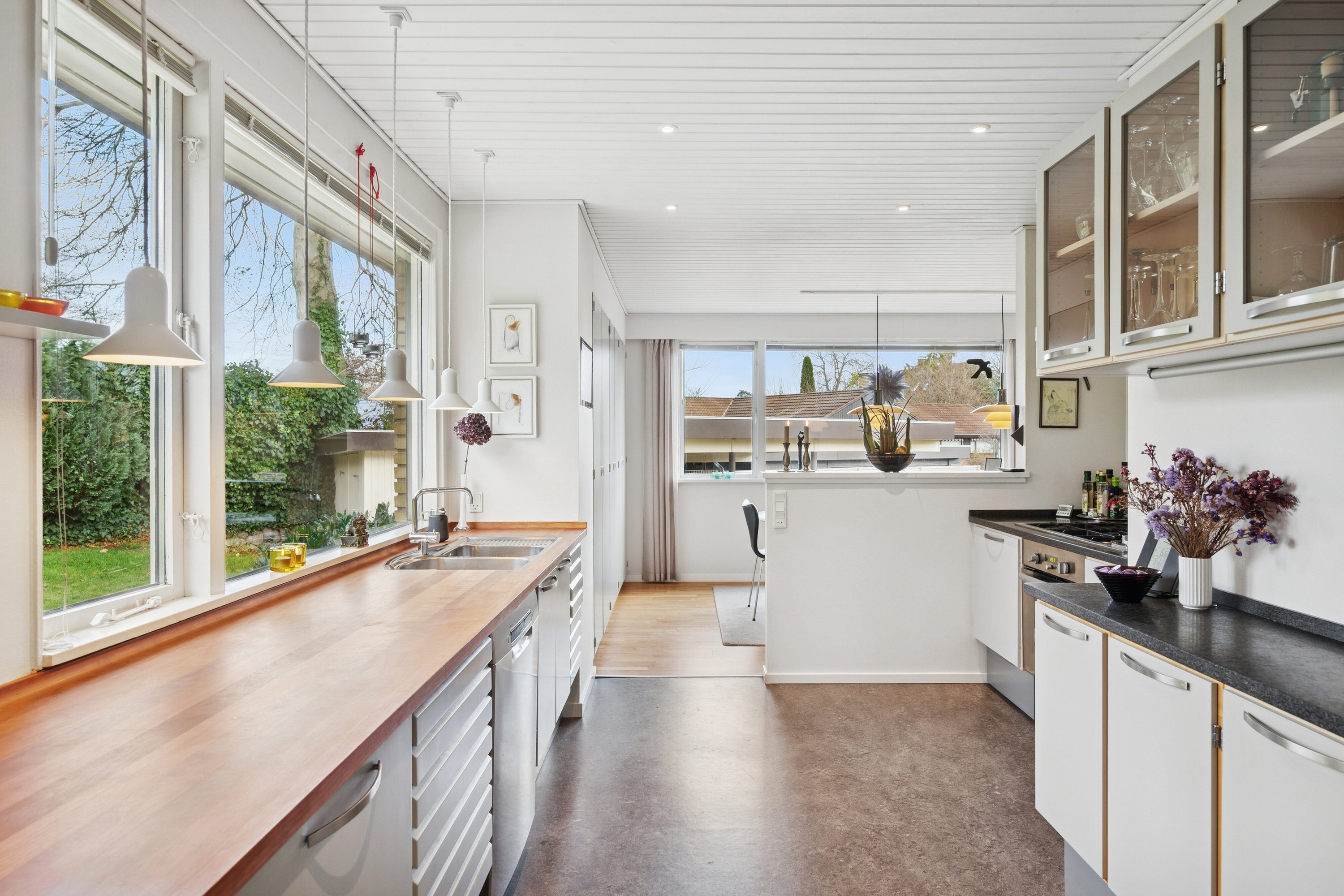 Fremhævet køkken billede i fuldskærmstilstand. Billede af Doktorvænget 7, 2960 Rungsted Kyst