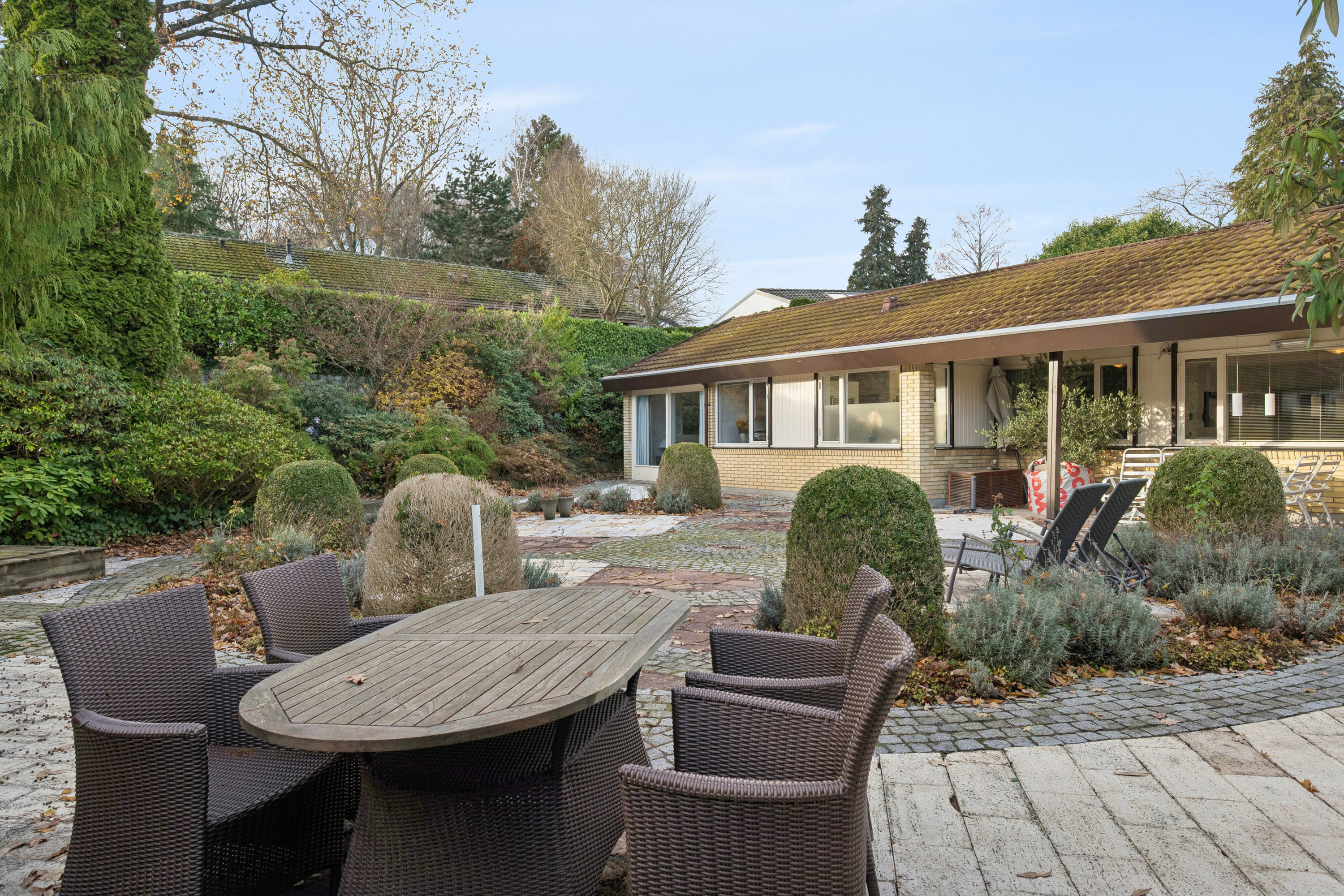 Fremhævet terrasse billede i fuldskærmstilstand. Billede af Doktorvænget 7, 2960 Rungsted Kyst