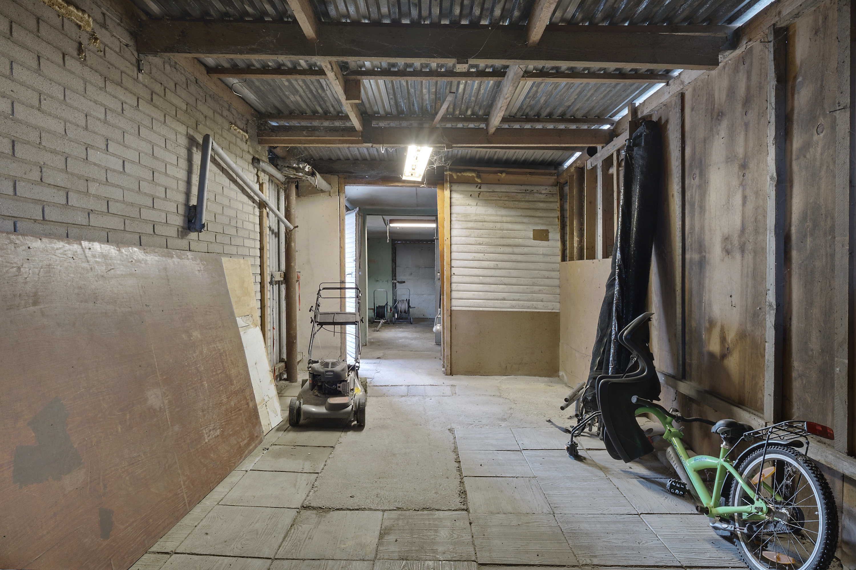 Fremhævet garage billede i fuldskærmstilstand. Billede af Bøgevej 12, Nørhalne, 9430 Vadum