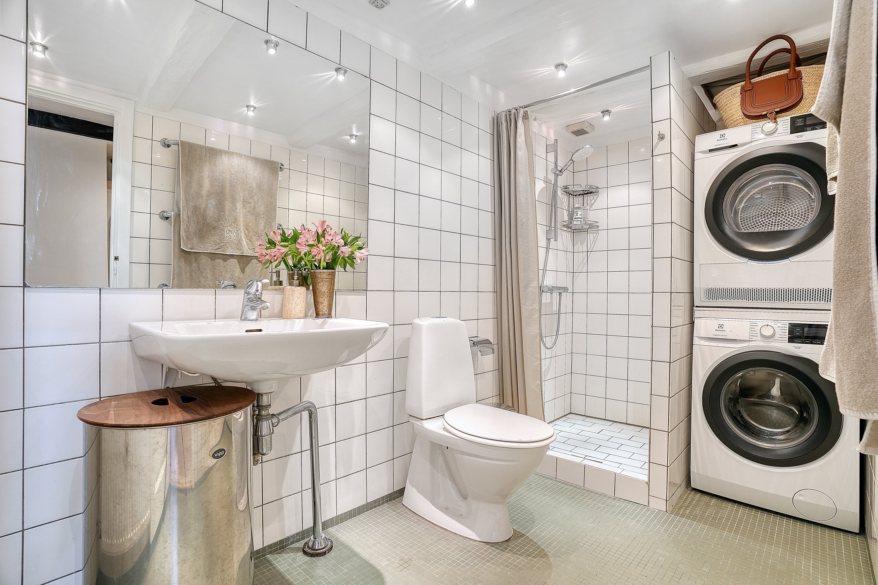 Fremhævet badeværelse billede i fuldskærmstilstand. Billede af Store Kongensgade 67A, 4. th., 1264 København K