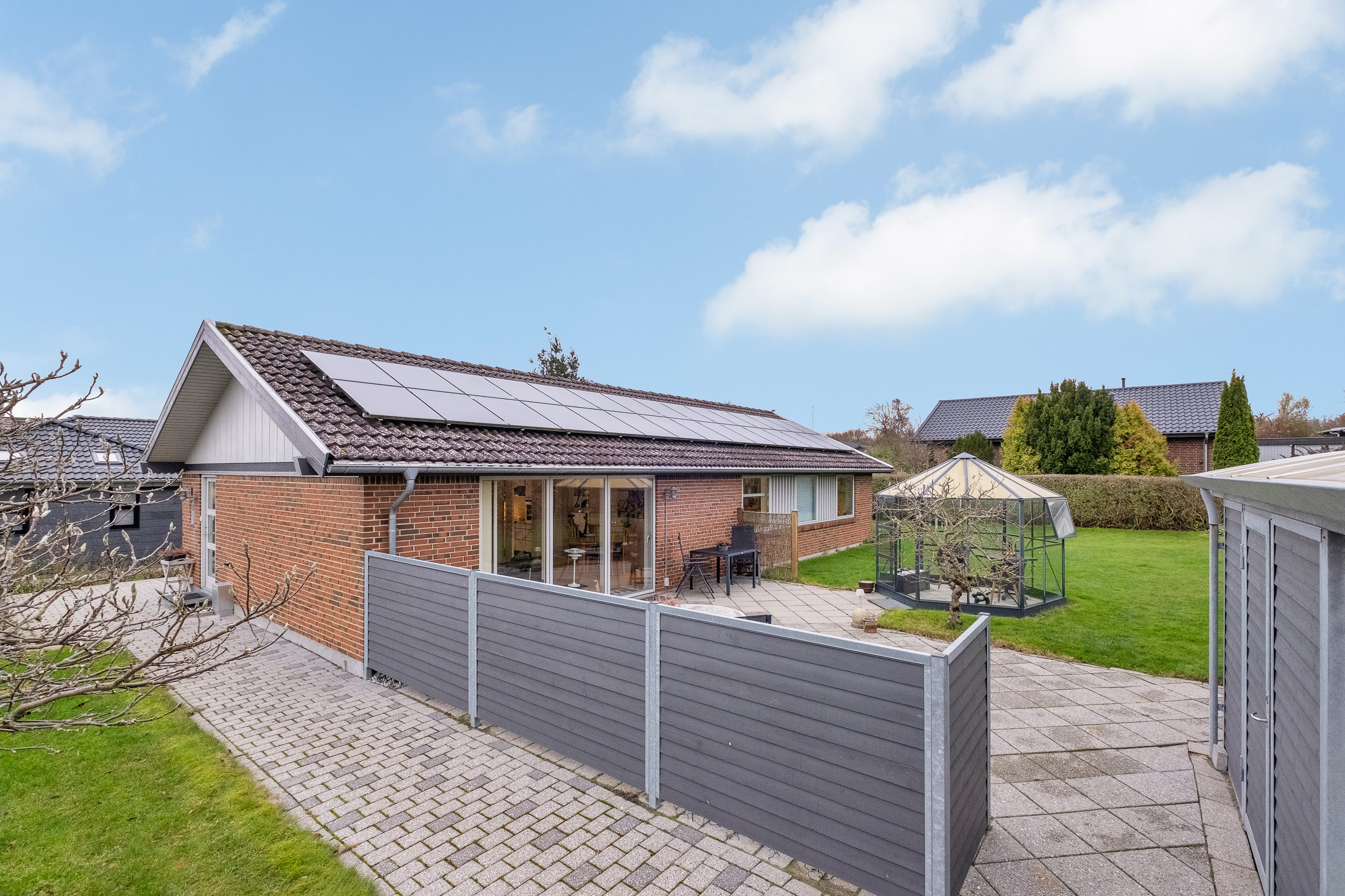 Villa: Facade p&#229; Bromb&#230;rhaven 20, 8520 Lystrup