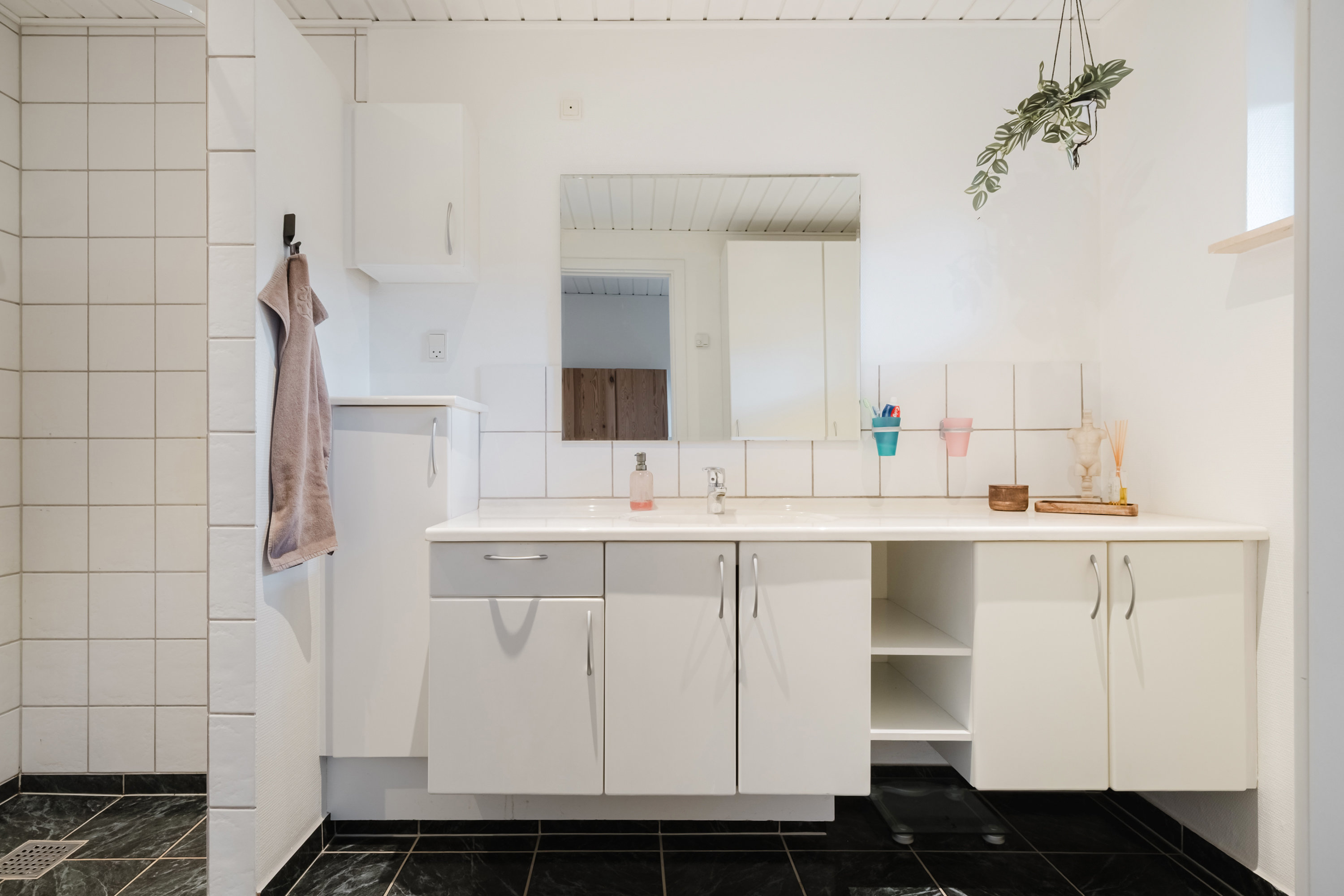 Fremhævet badeværelse billede i fuldskærmstilstand. Billede af Chr Dannings Vej 54, Strib, 5500 Middelfart