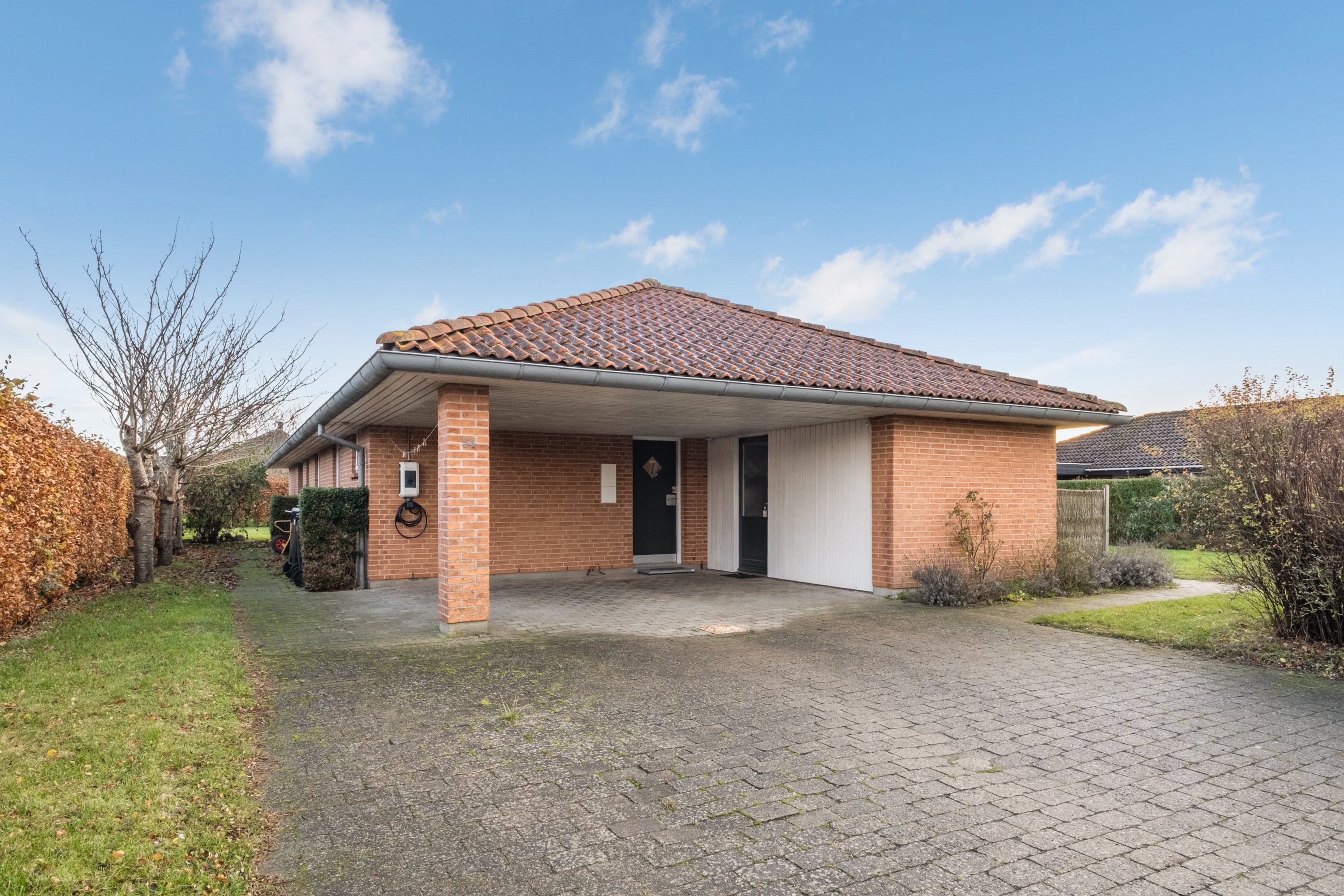 Fremhævet facade billede i fuldskærmstilstand. Billede af Chr Dannings Vej 54, Strib, 5500 Middelfart