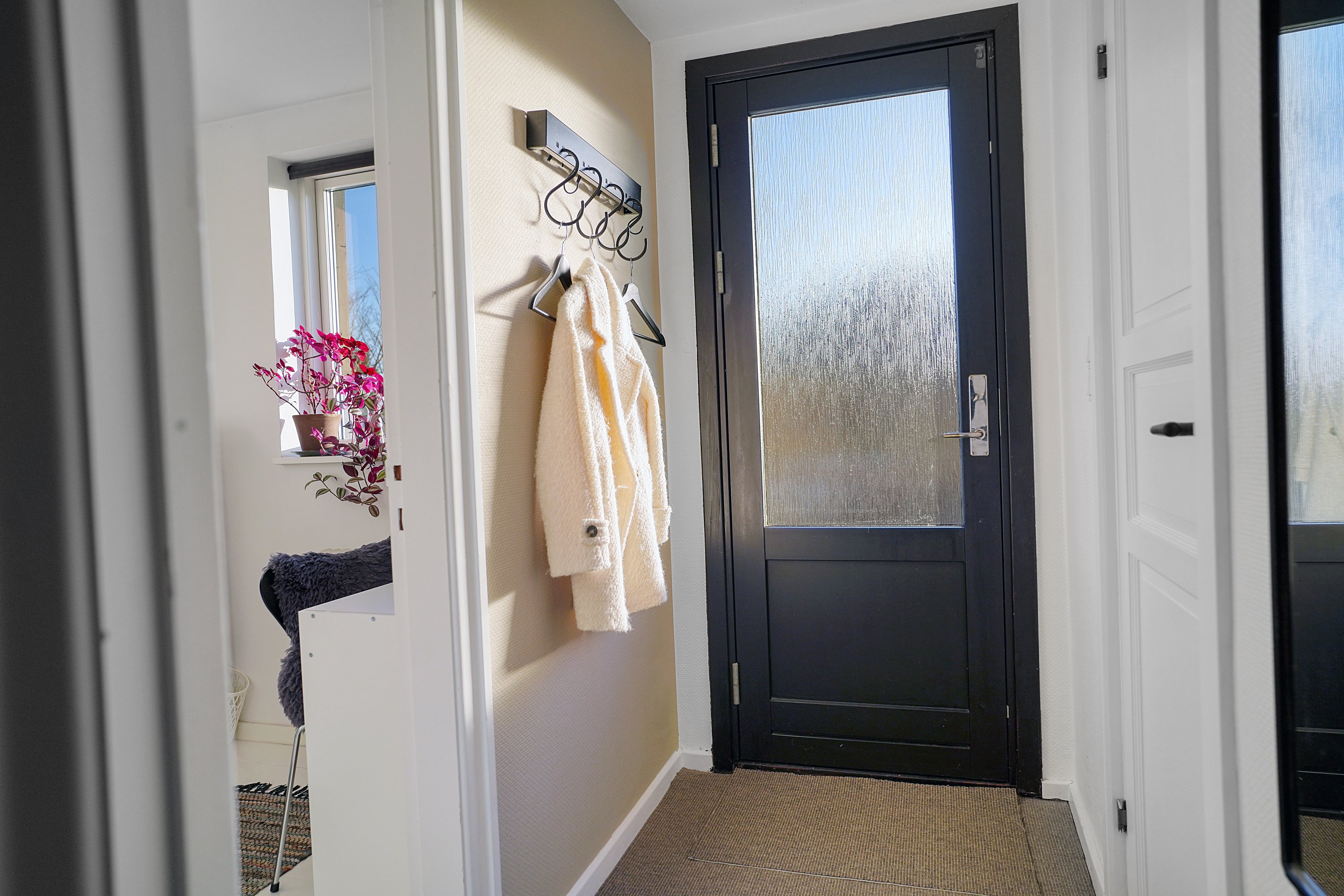 Fremhævet entré billede i fuldskærmstilstand. Billede af Teglværksvej 7, 3140 Ålsgårde