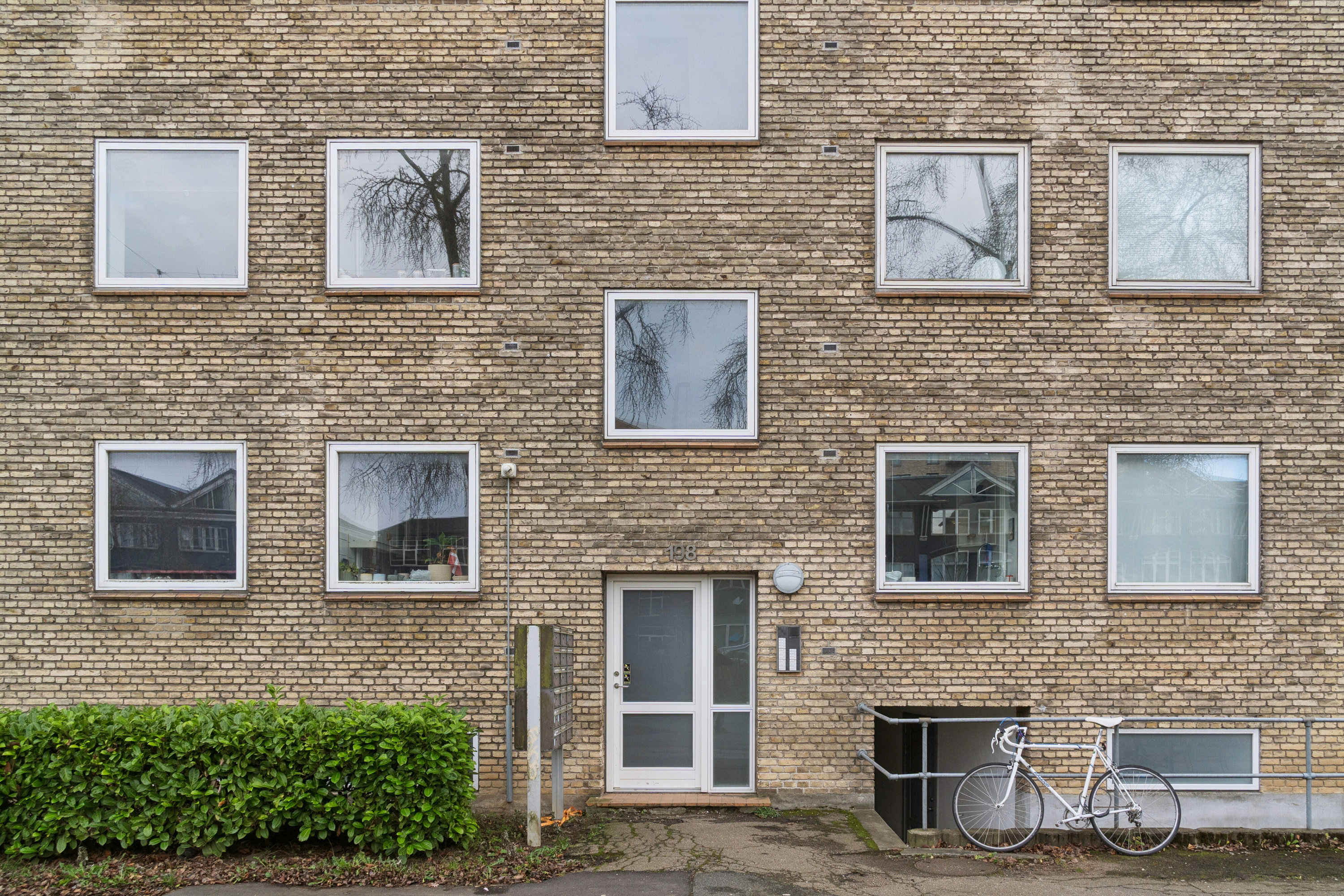 Fremhævet facade billede i fuldskærmstilstand. Billede af Vestre Ringgade 198, st.. mf., 8000 Aarhus C