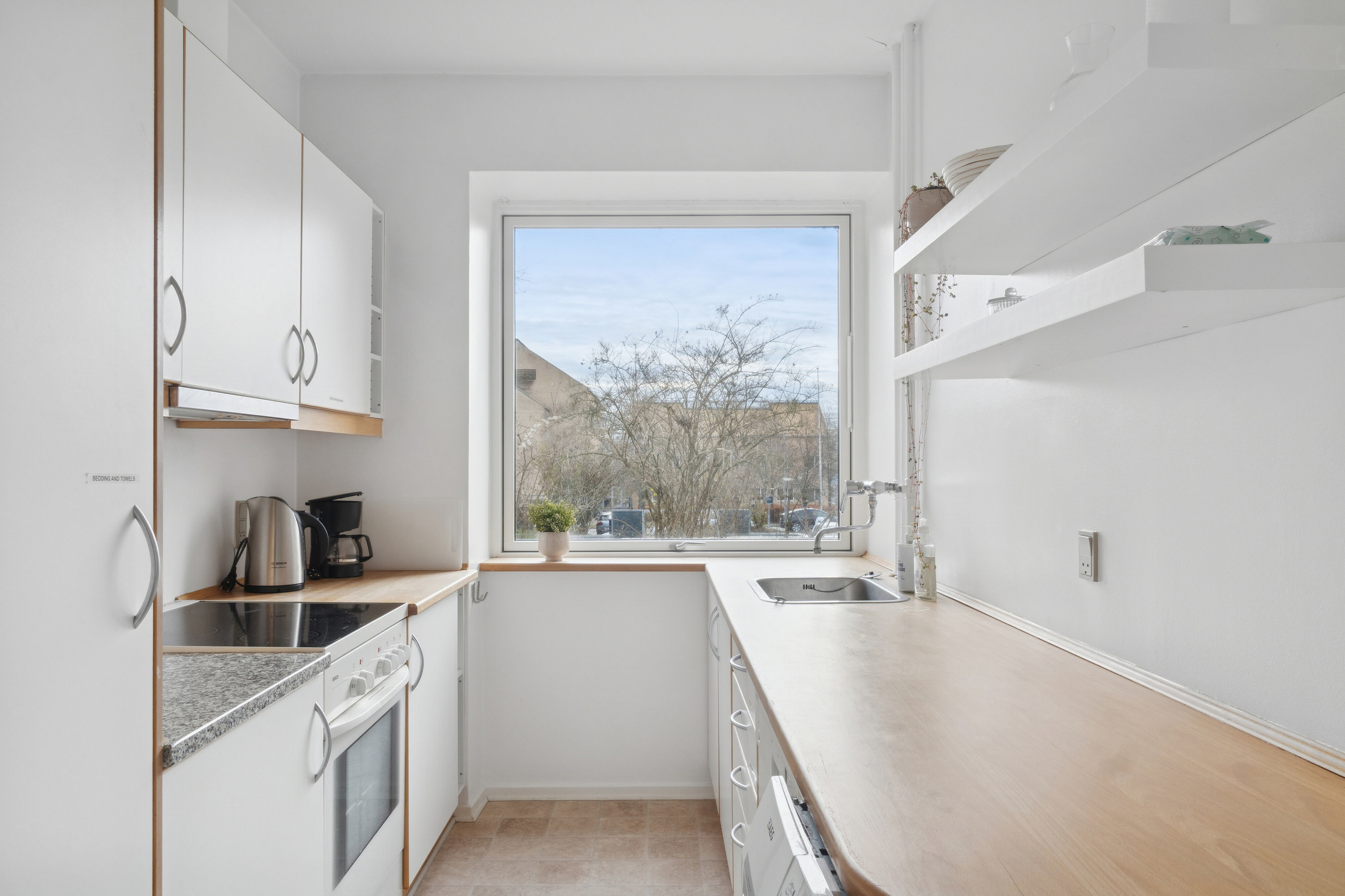 Fremhævet køkken billede i fuldskærmstilstand. Billede af Vestre Ringgade 198, st.. mf., 8000 Aarhus C