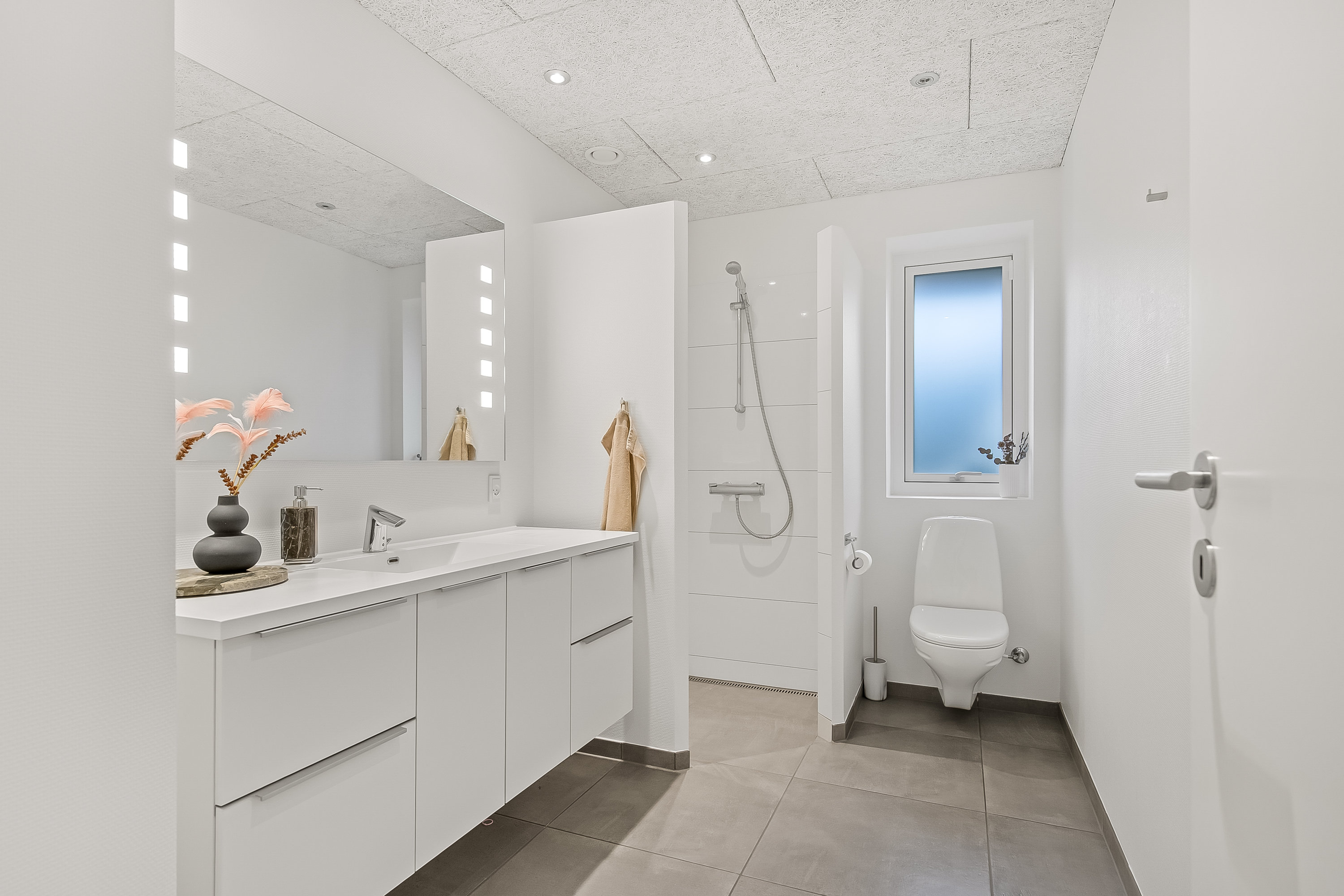 Fremhævet badeværelse billede i fuldskærmstilstand. Billede af Elkærholmparken 62, Vester Nebel, 6040 Egtved