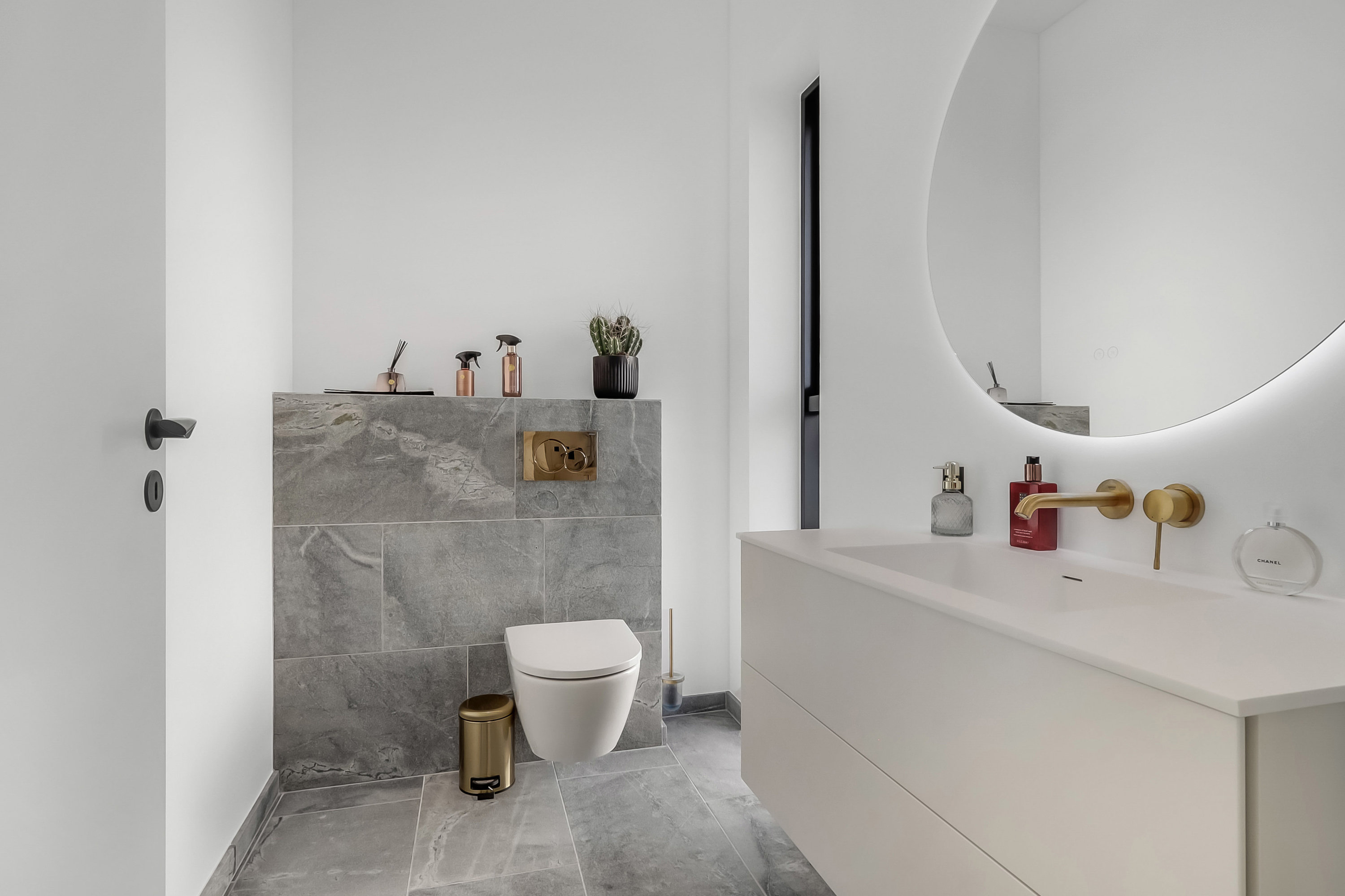 Fremhævet toilet billede i fuldskærmstilstand. Billede af Vestergårds Allé 40, 5881 Skårup Fyn