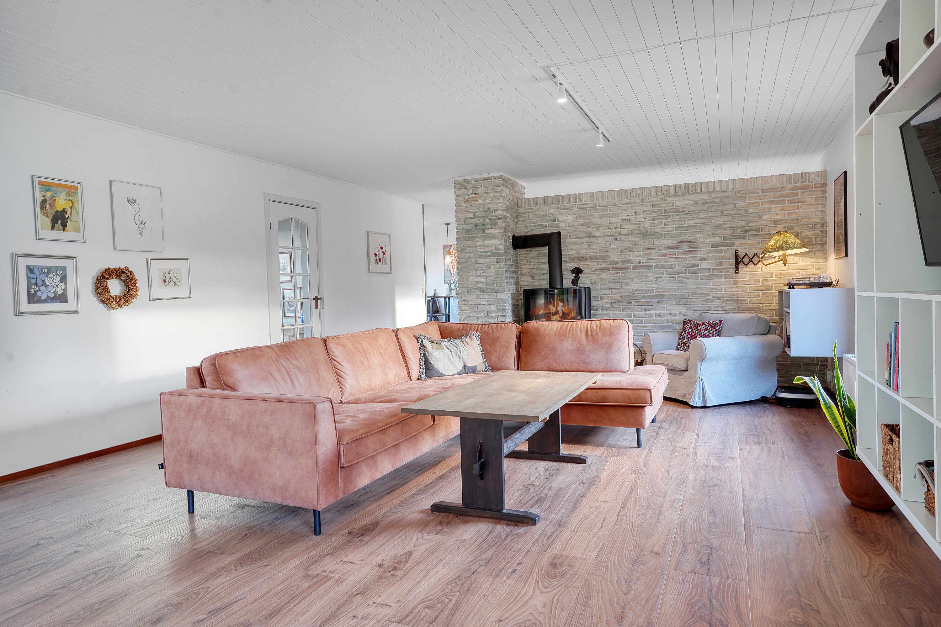 Fremhævet stue billede i fuldskærmstilstand. Billede af Møllebjergvej 26, Ramløse, 3200 Helsinge